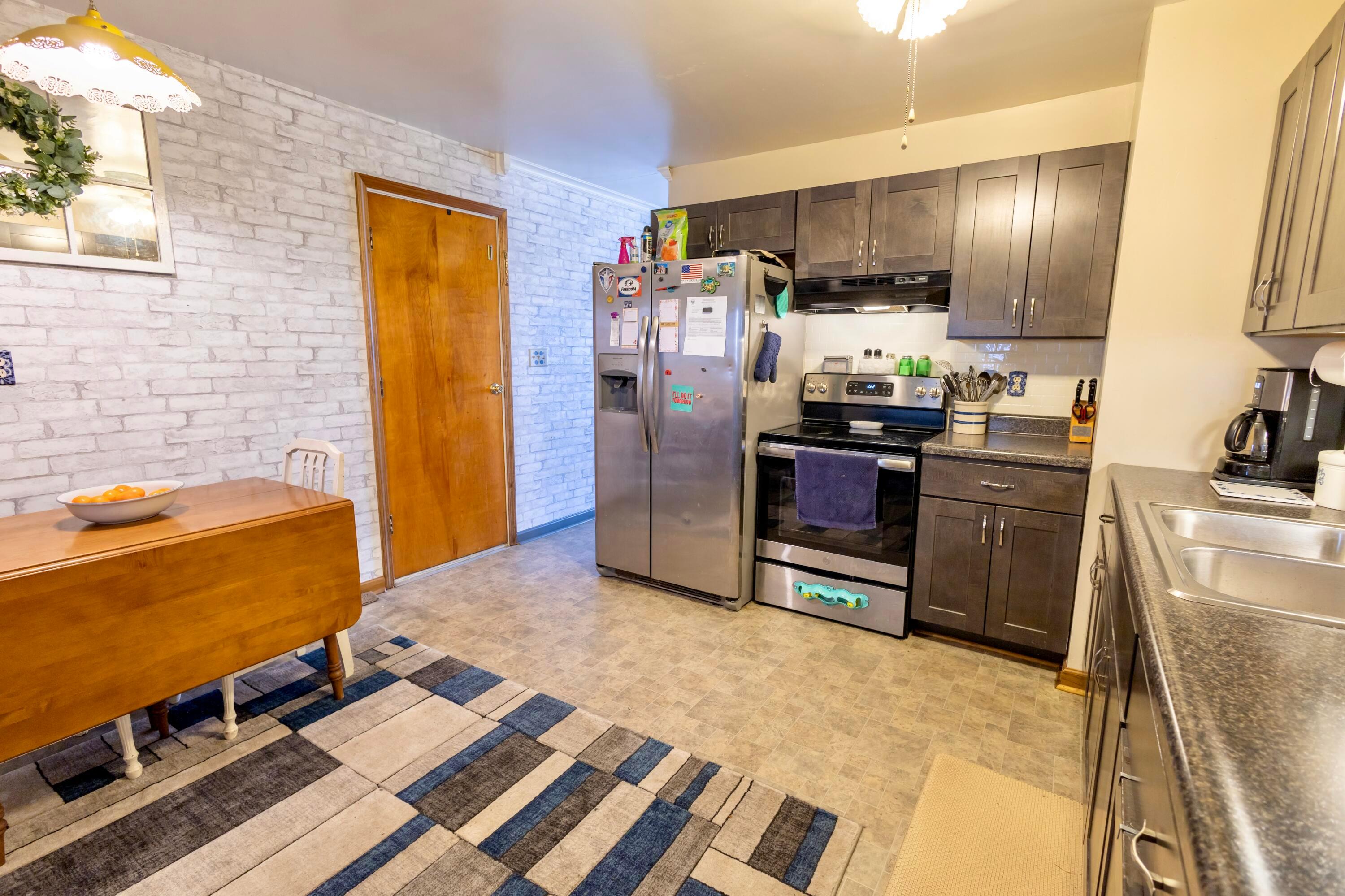 1031 Robinson Street