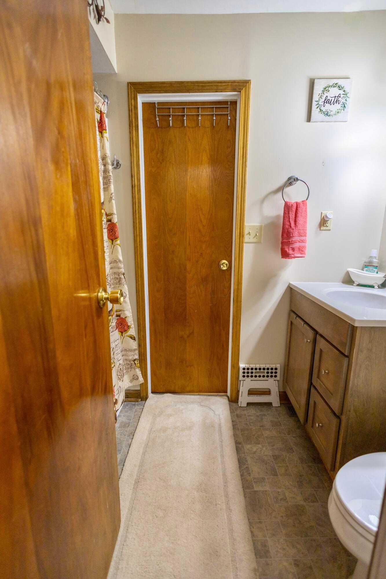 1031 Robinson Street