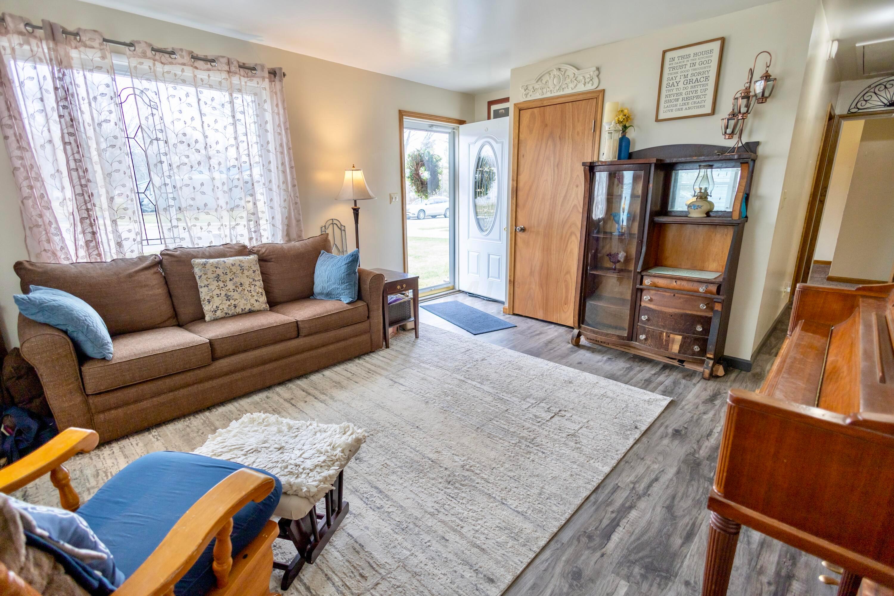 1031 Robinson Street