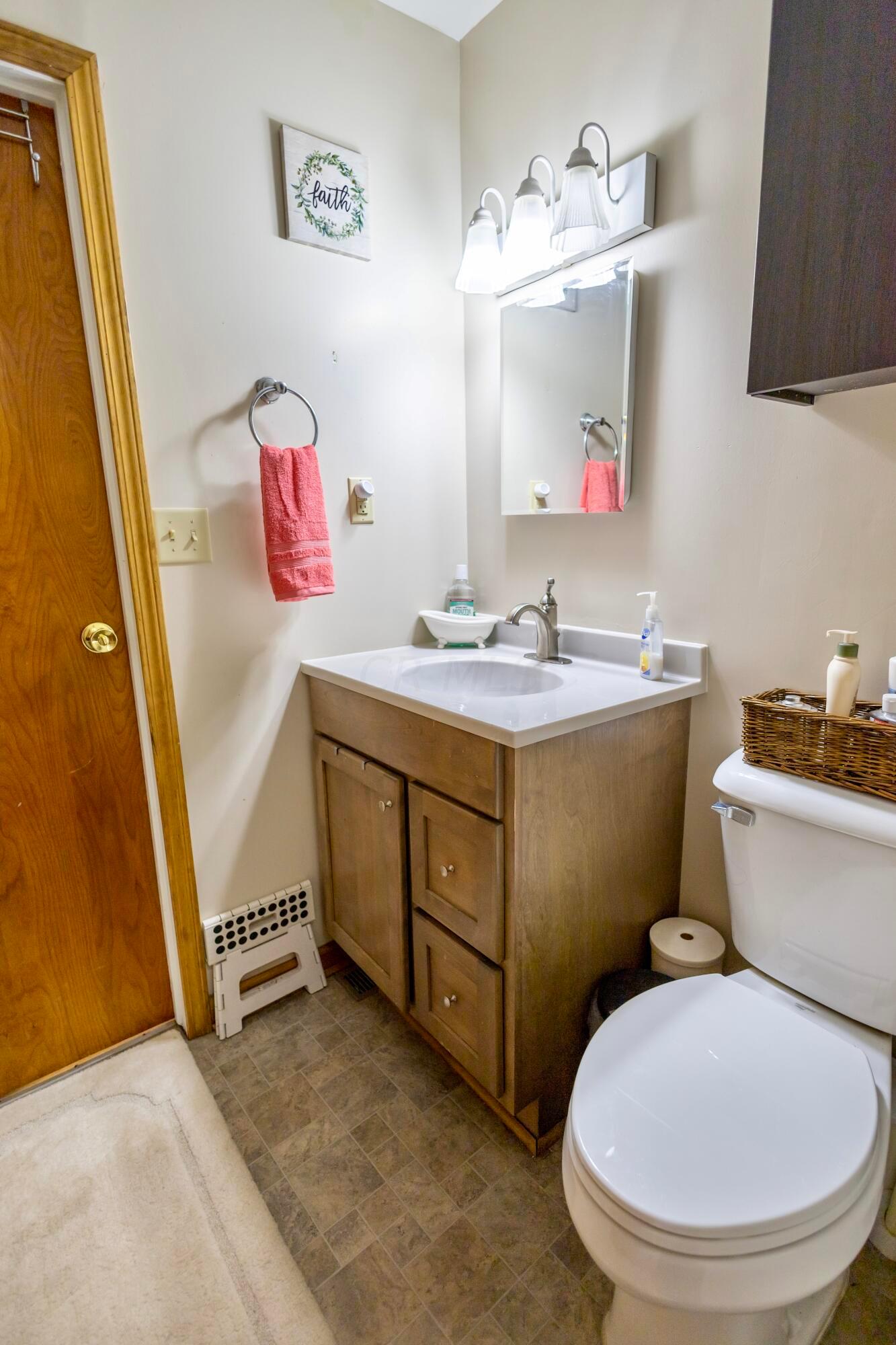 1031 Robinson Street