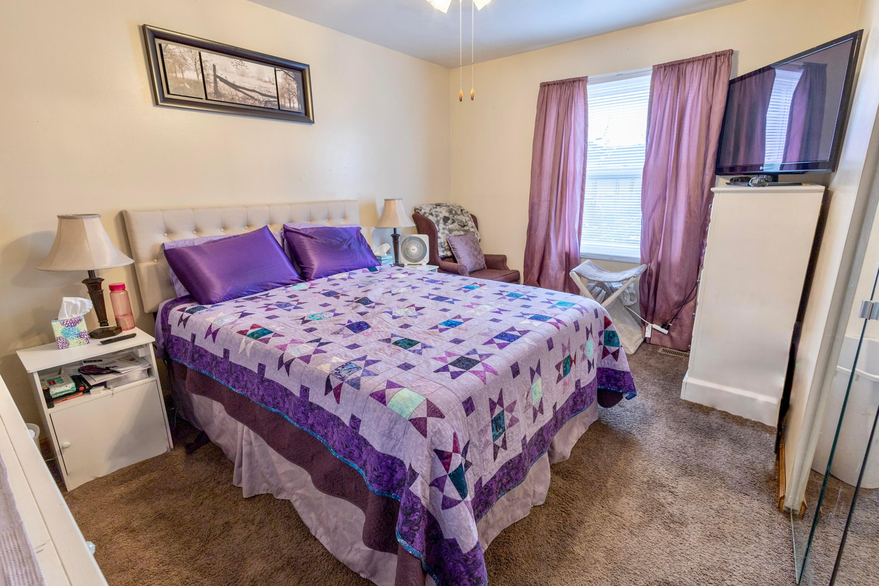 1031 Robinson Street