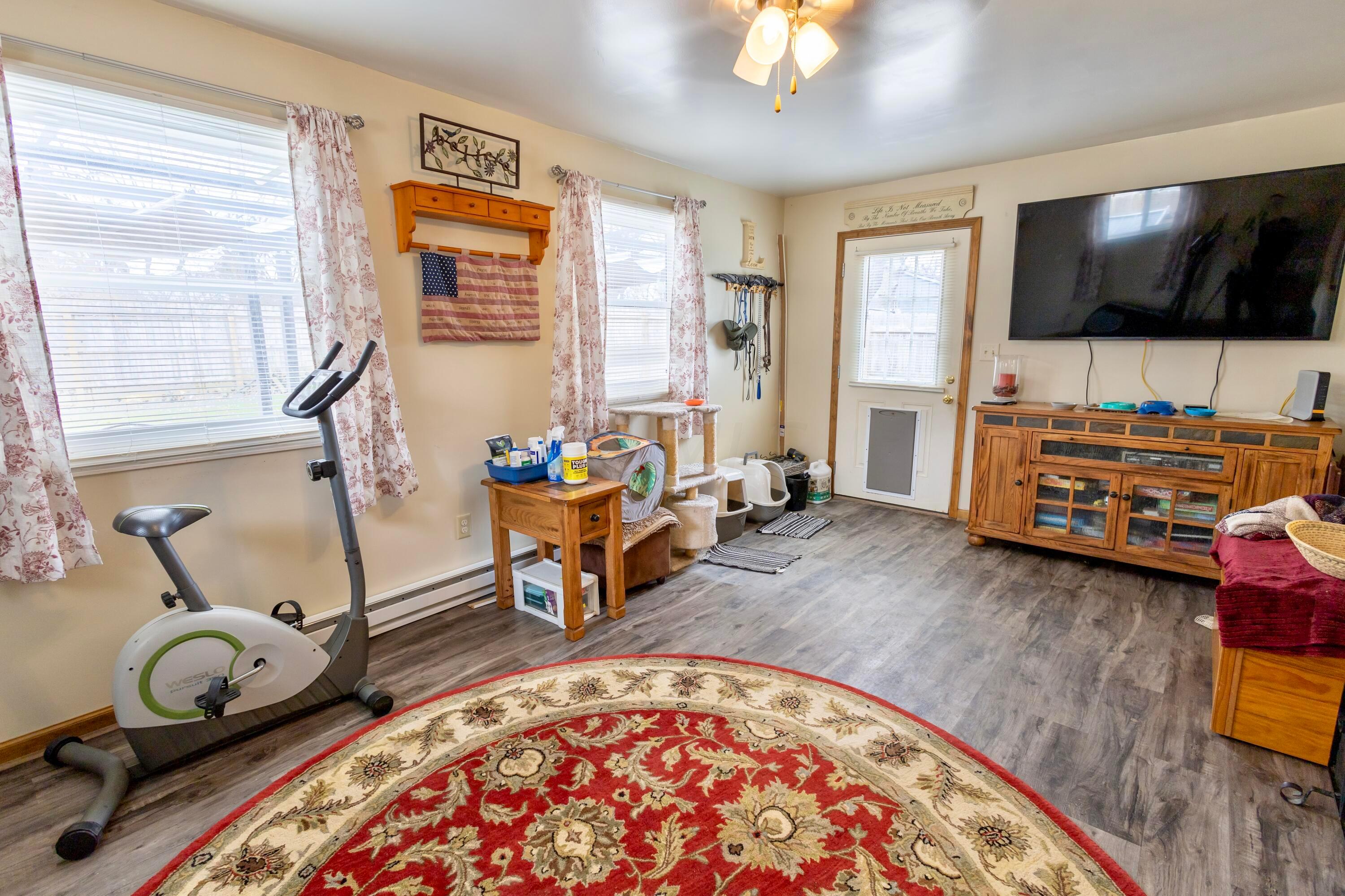 1031 Robinson Street