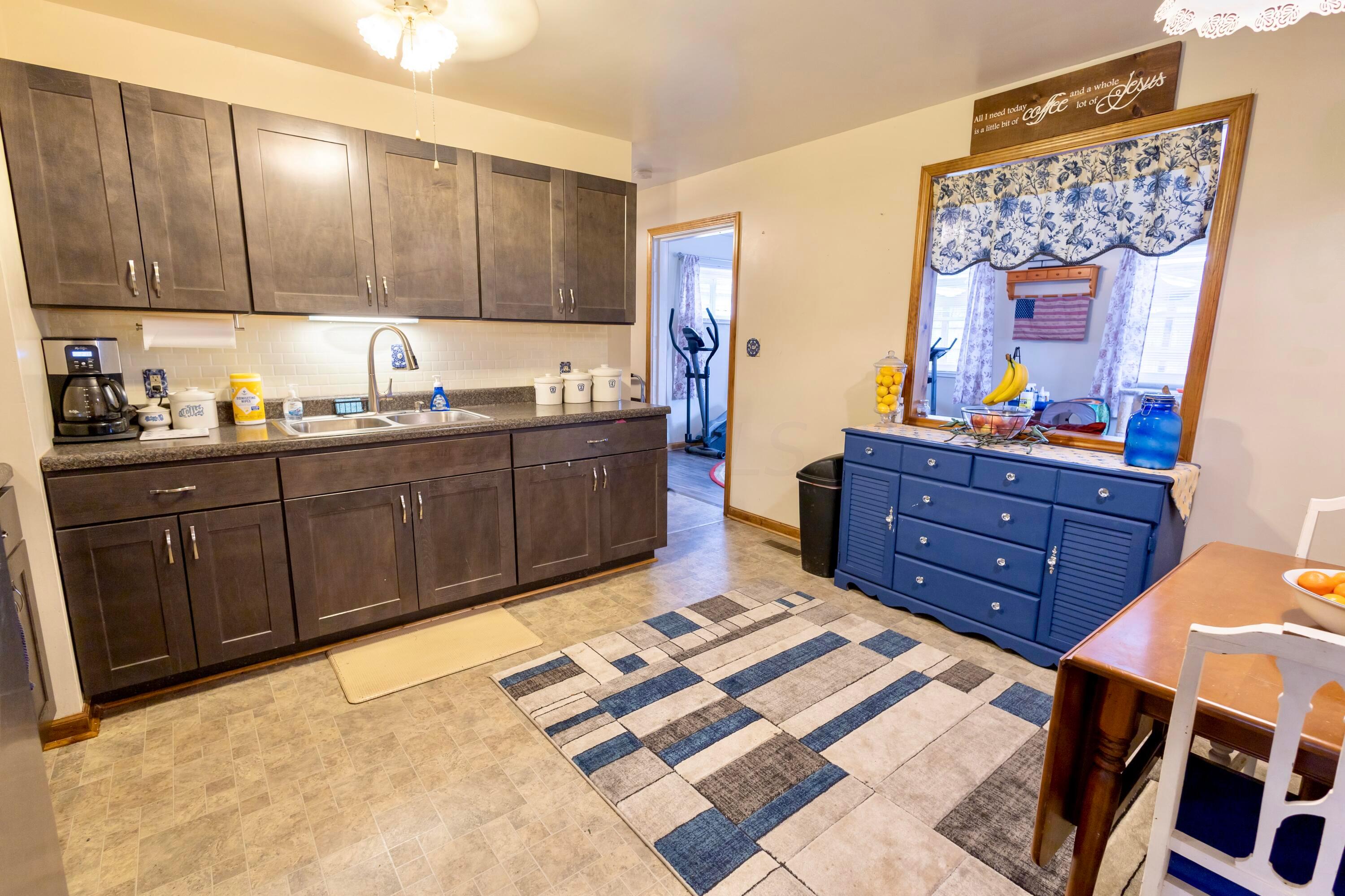 1031 Robinson Street