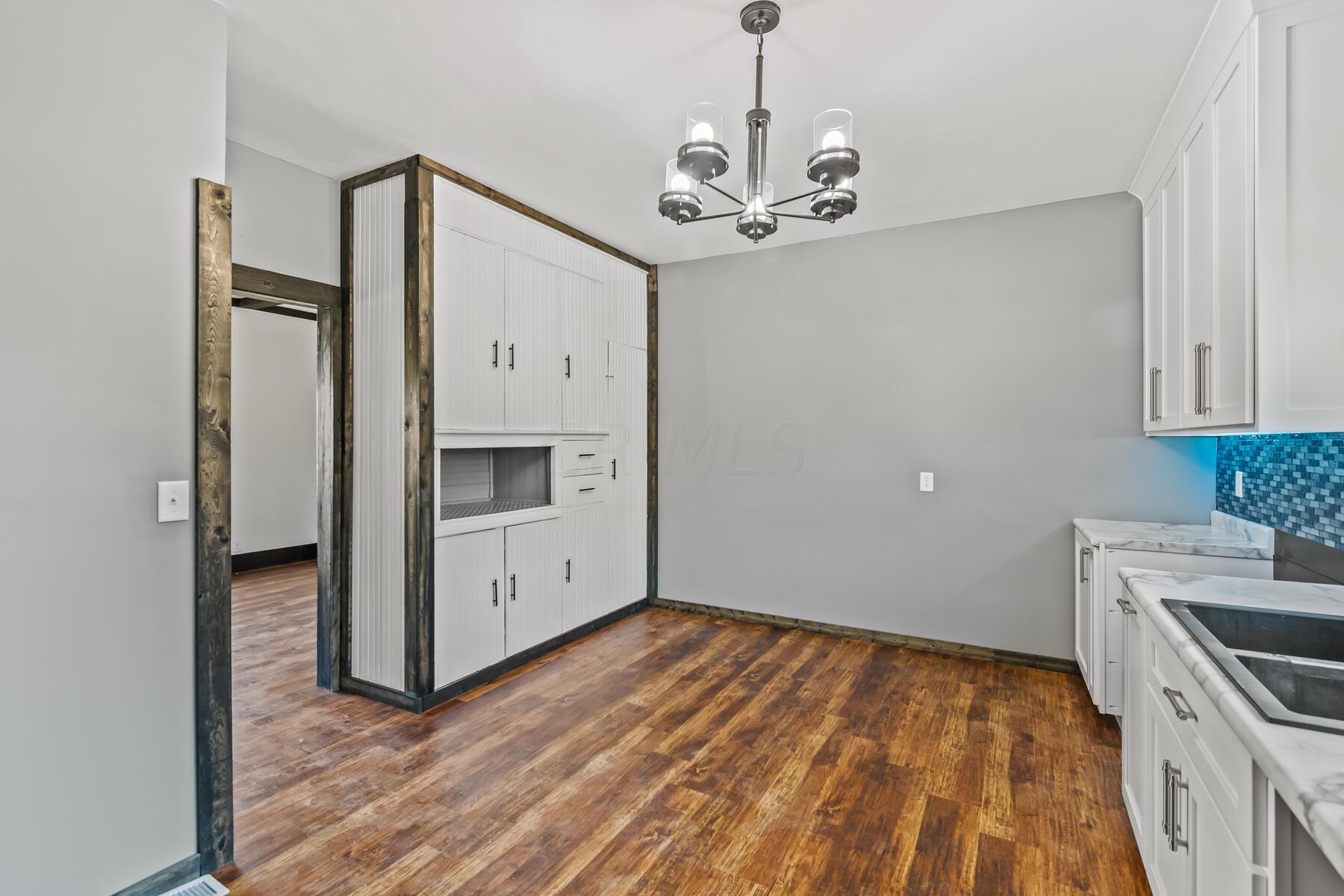 115 W Bomford Street