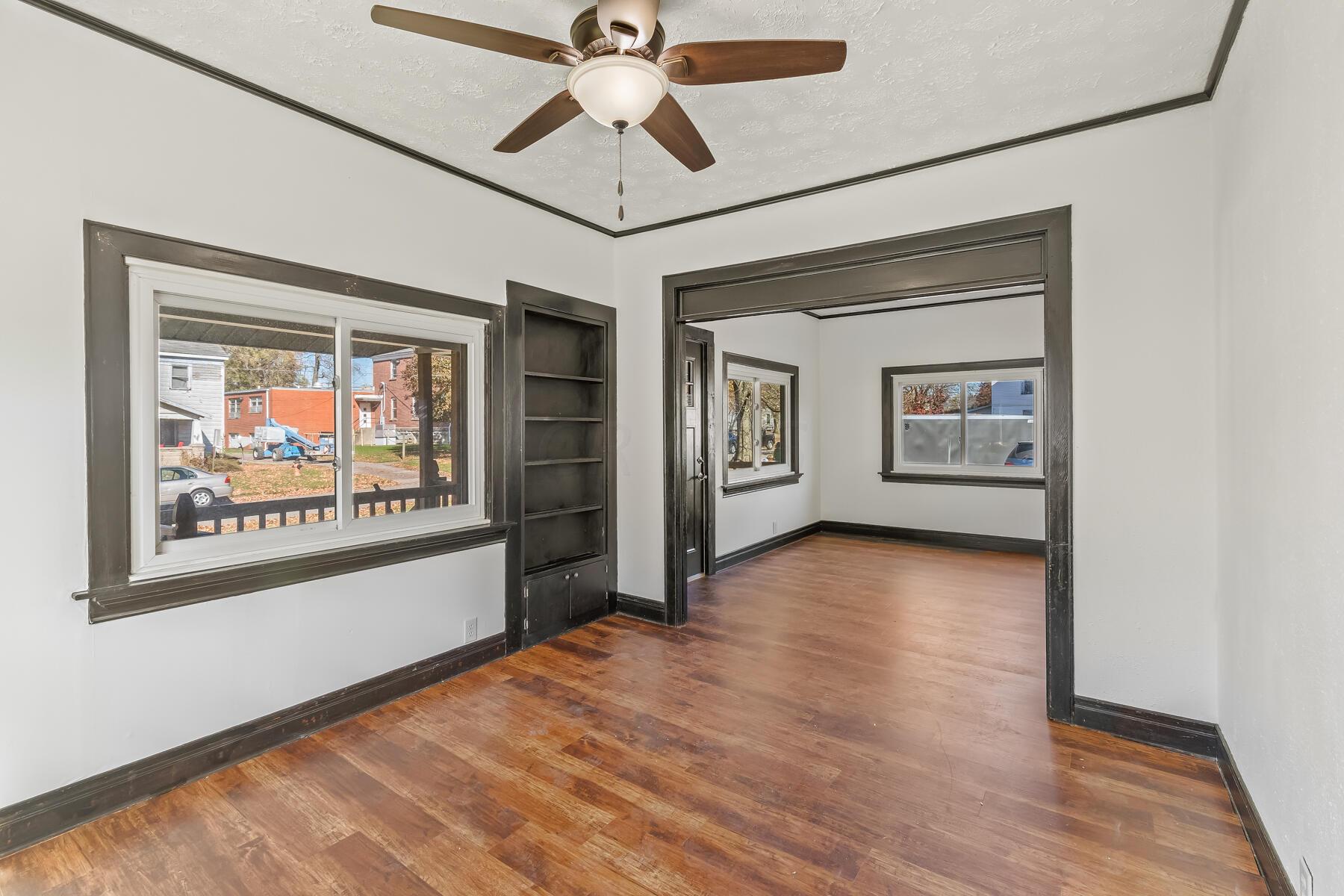 115 W Bomford Street