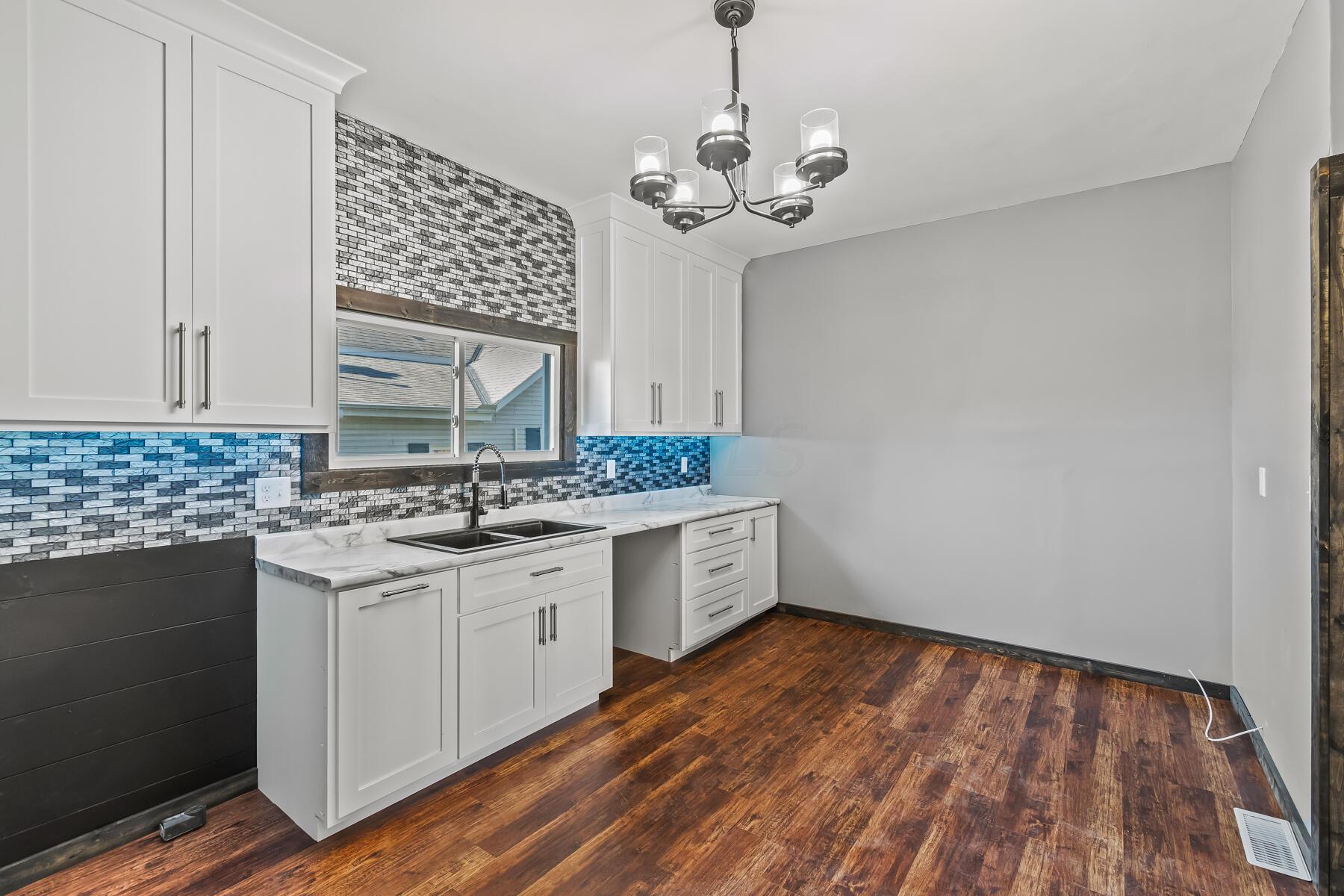 115 W Bomford Street