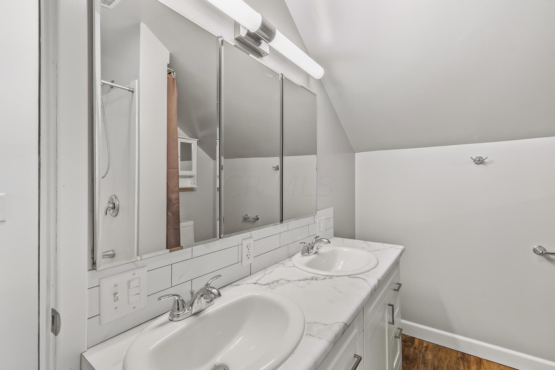 115 W Bomford Street