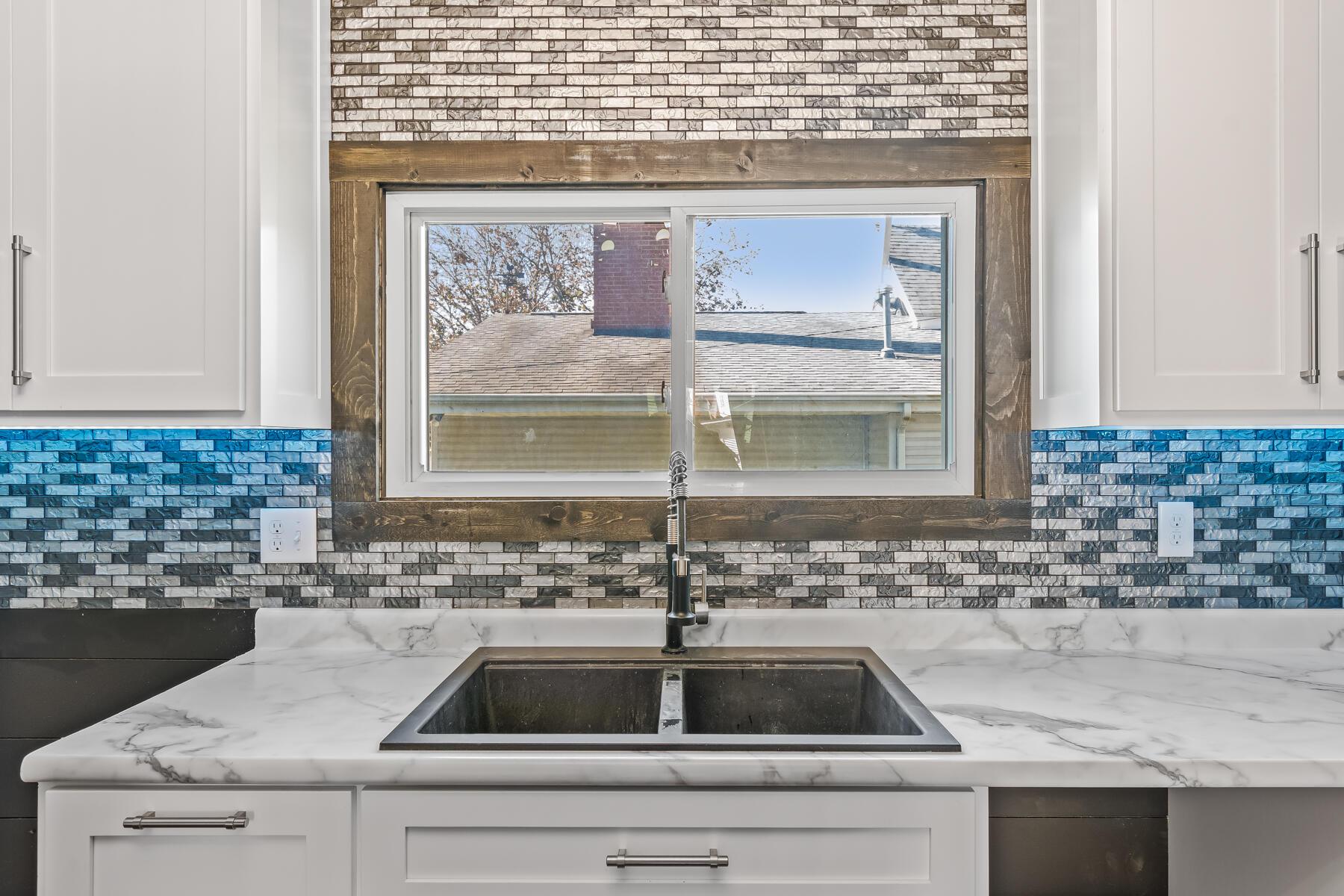 115 W Bomford Street