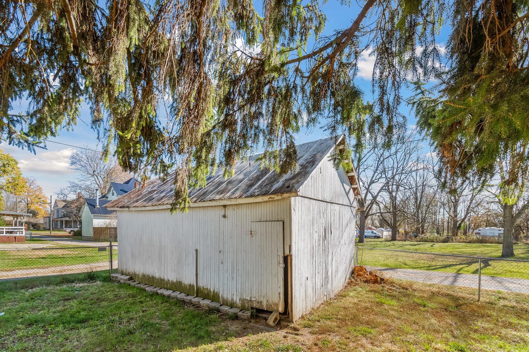 115 W Bomford Street