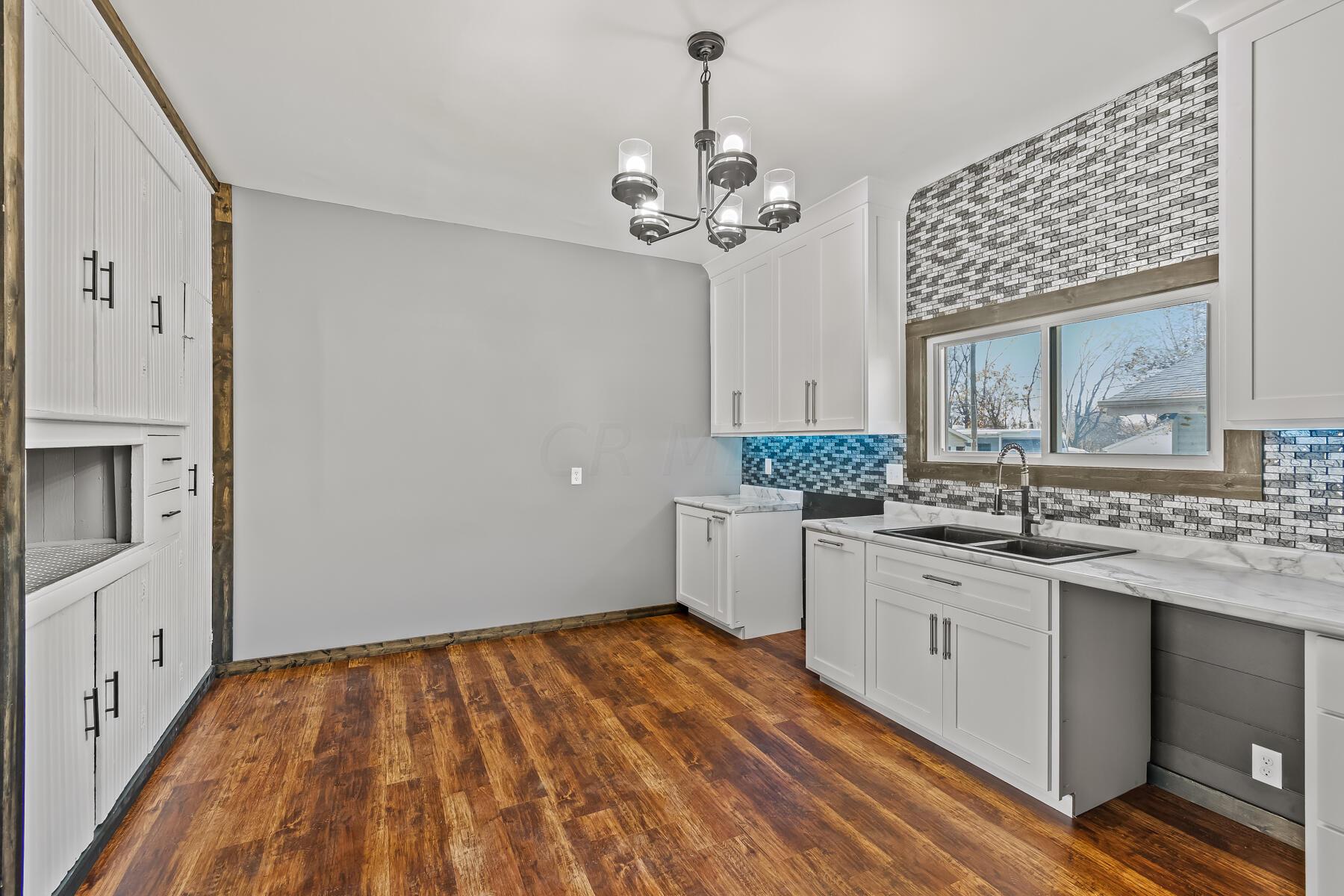 115 W Bomford Street