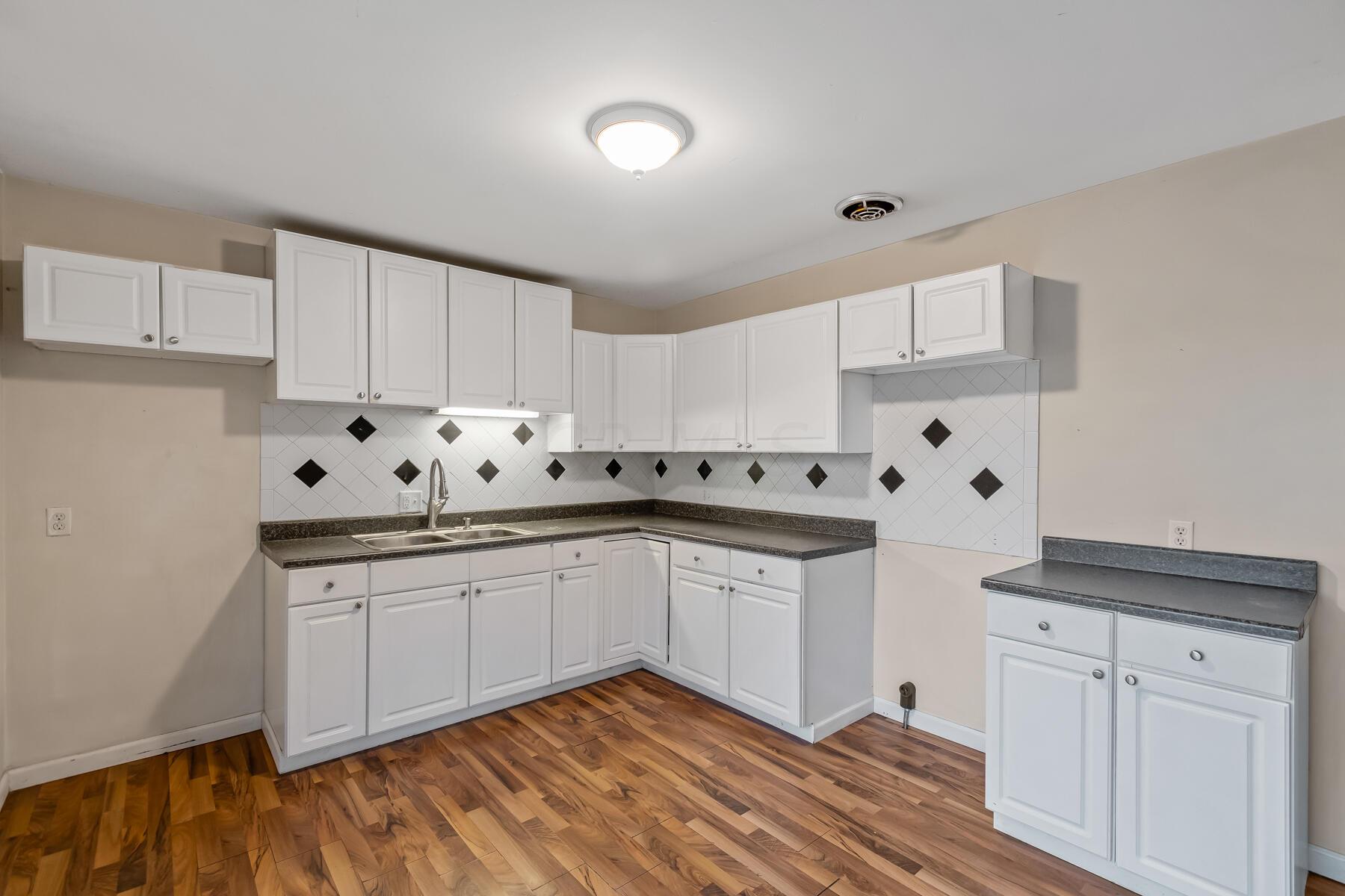 1127 Fairwood Avenue