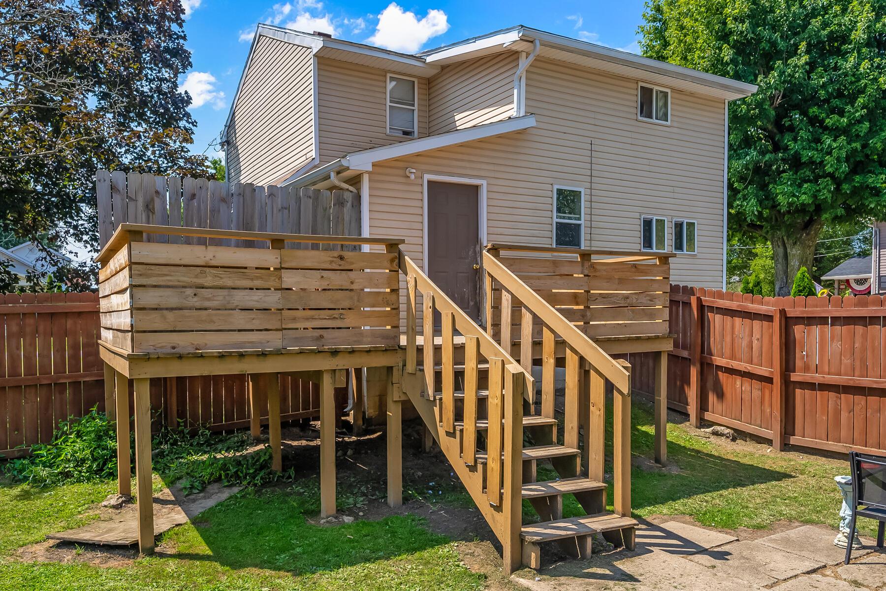 1002 Congress Street