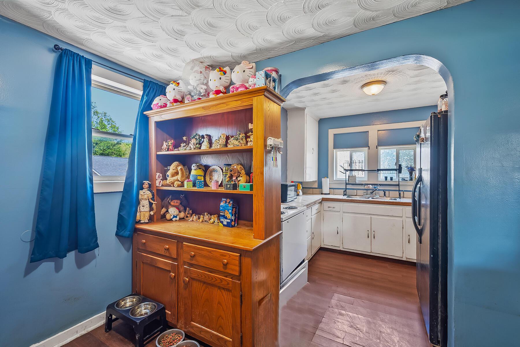 1002 Congress Street