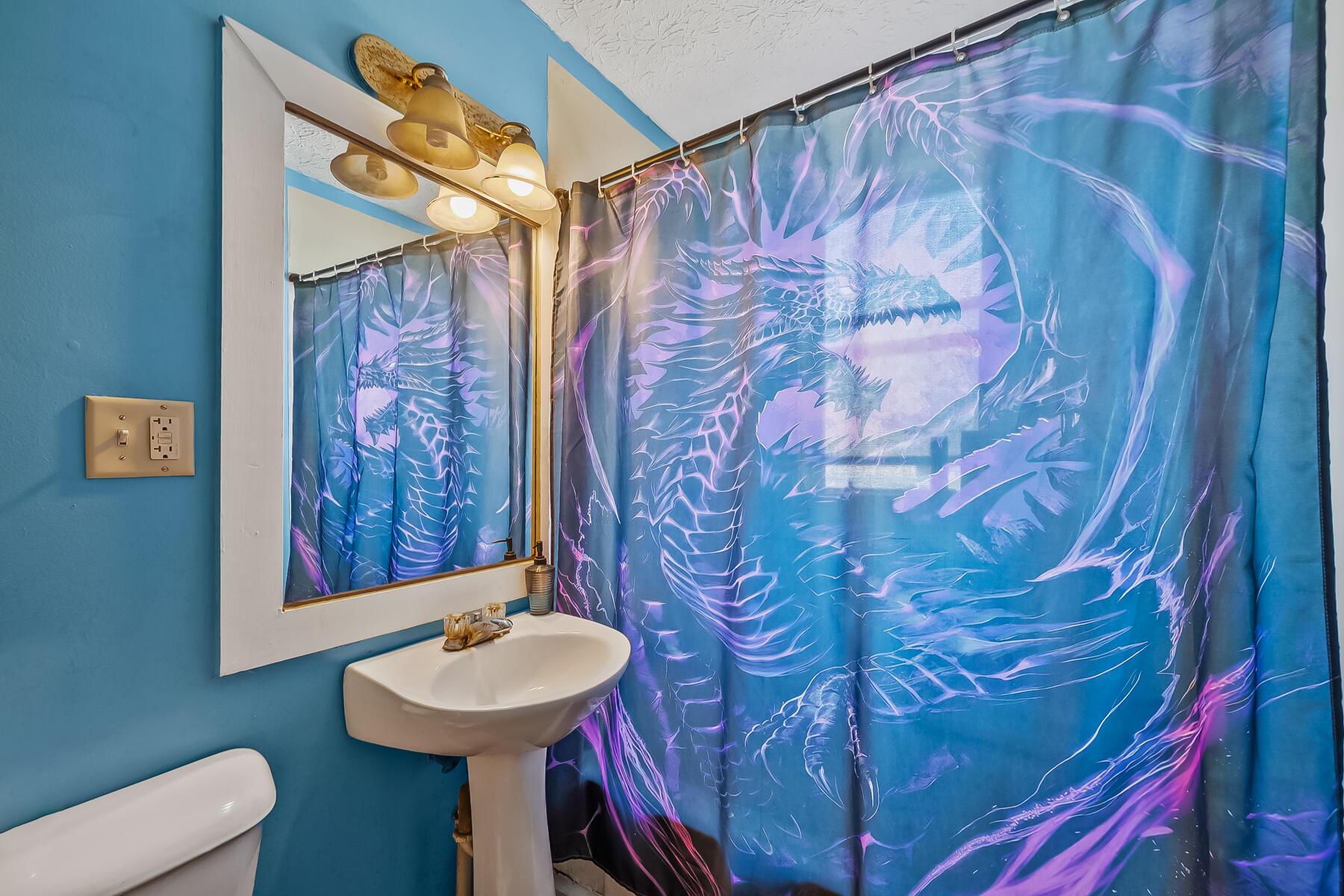 1002 Congress Street