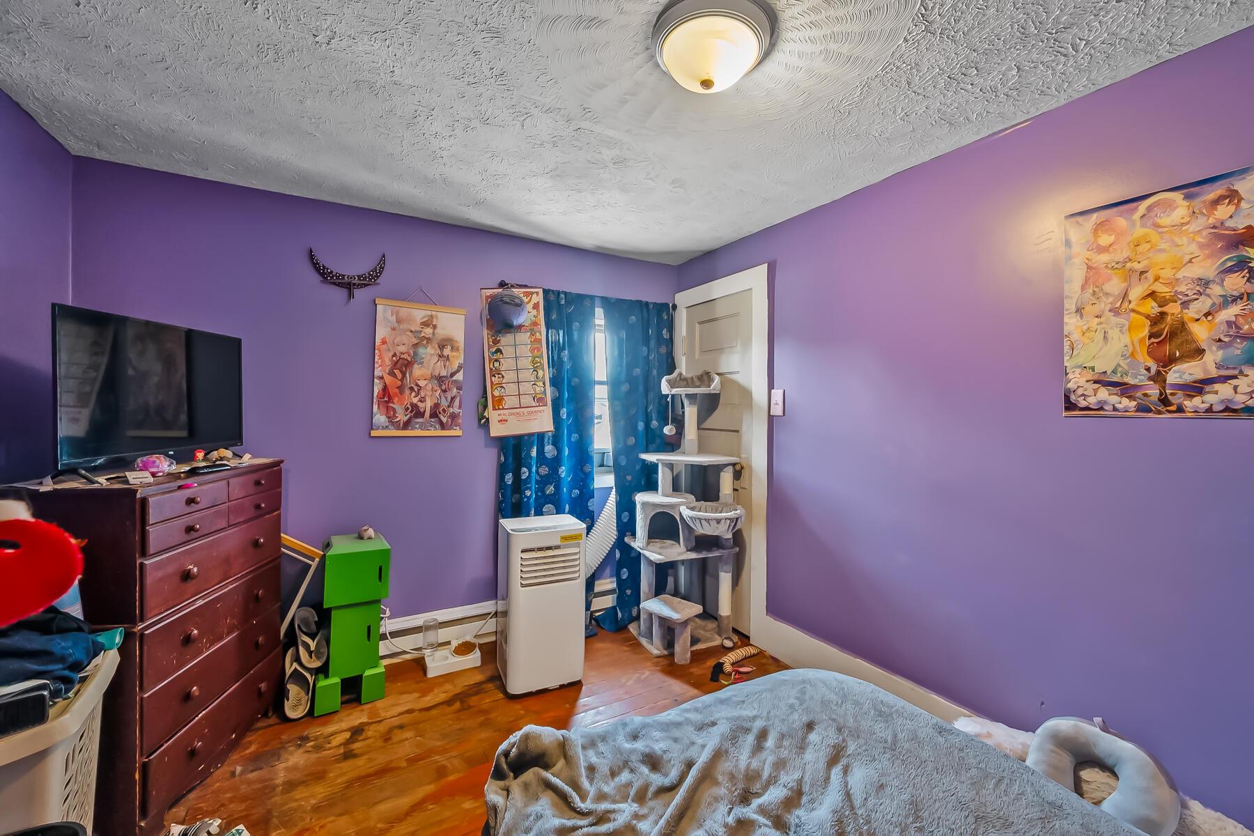 1002 Congress Street