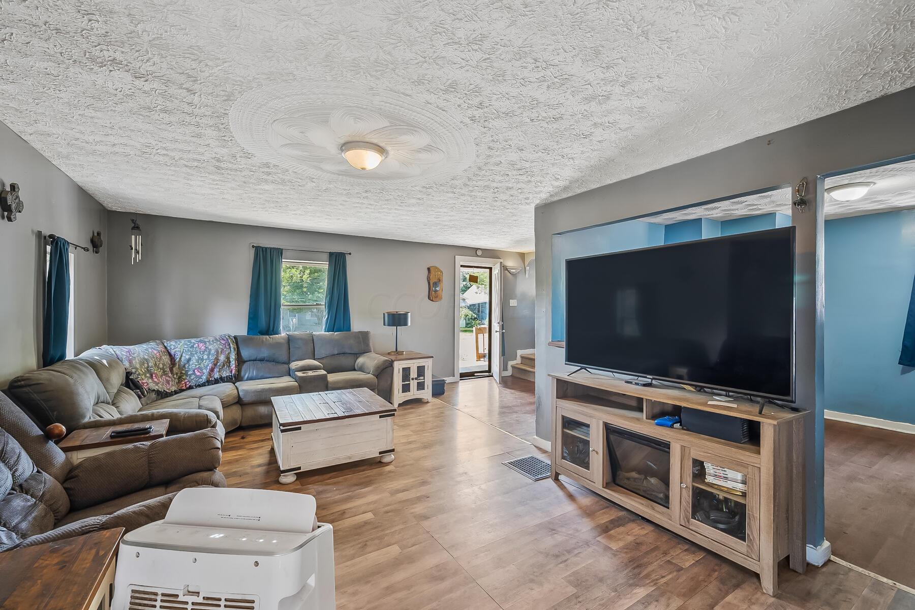 1002 Congress Street