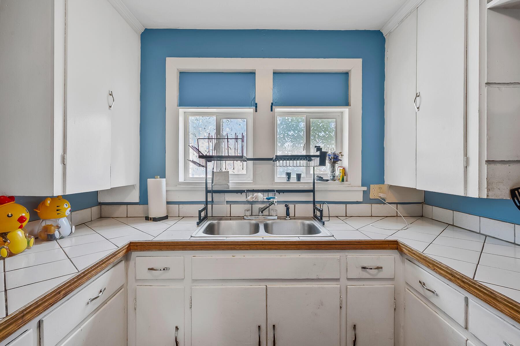 1002 Congress Street