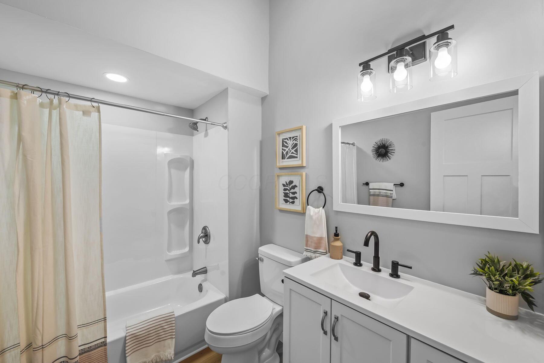 225 S Grand Avenue