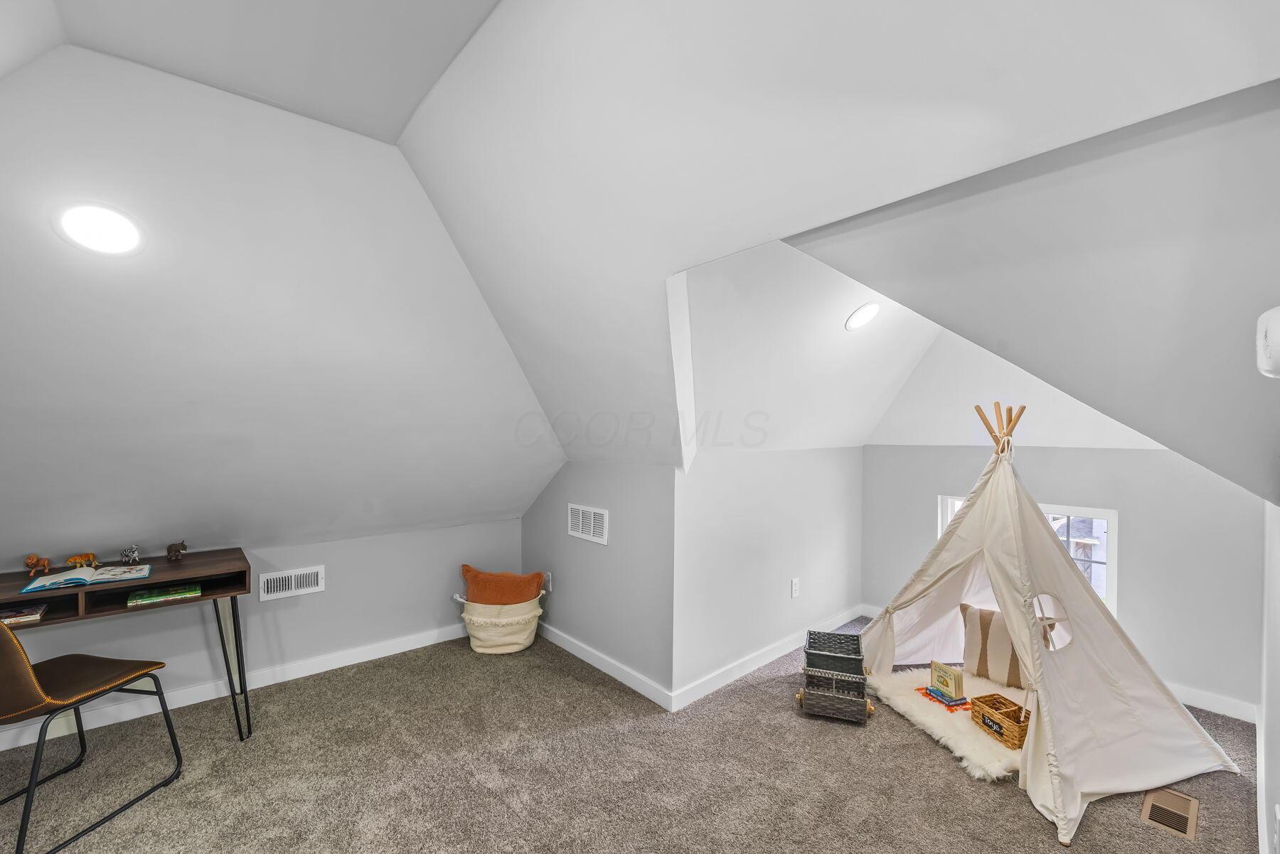 225 S Grand Avenue