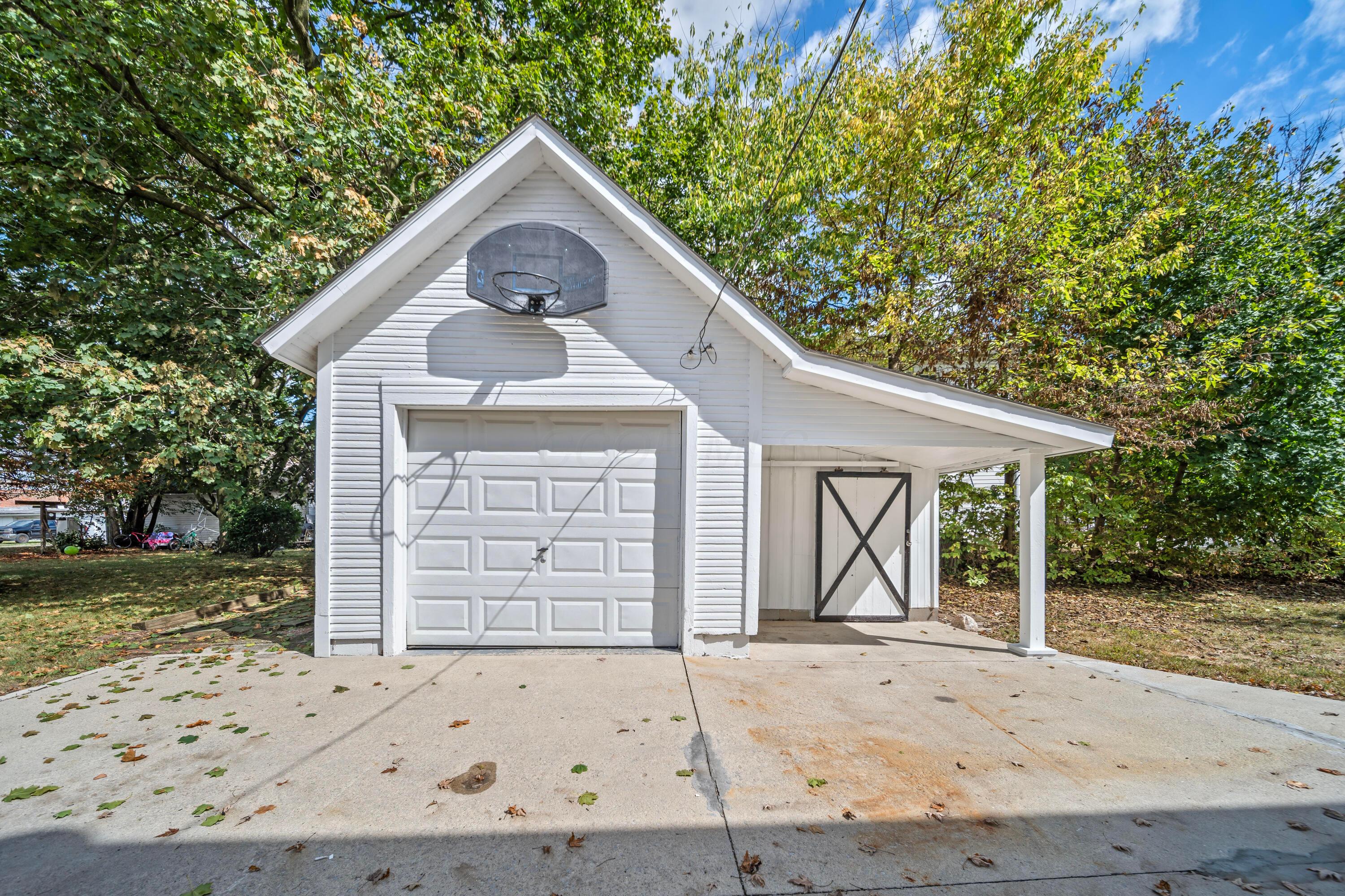 24 W Bomford Street