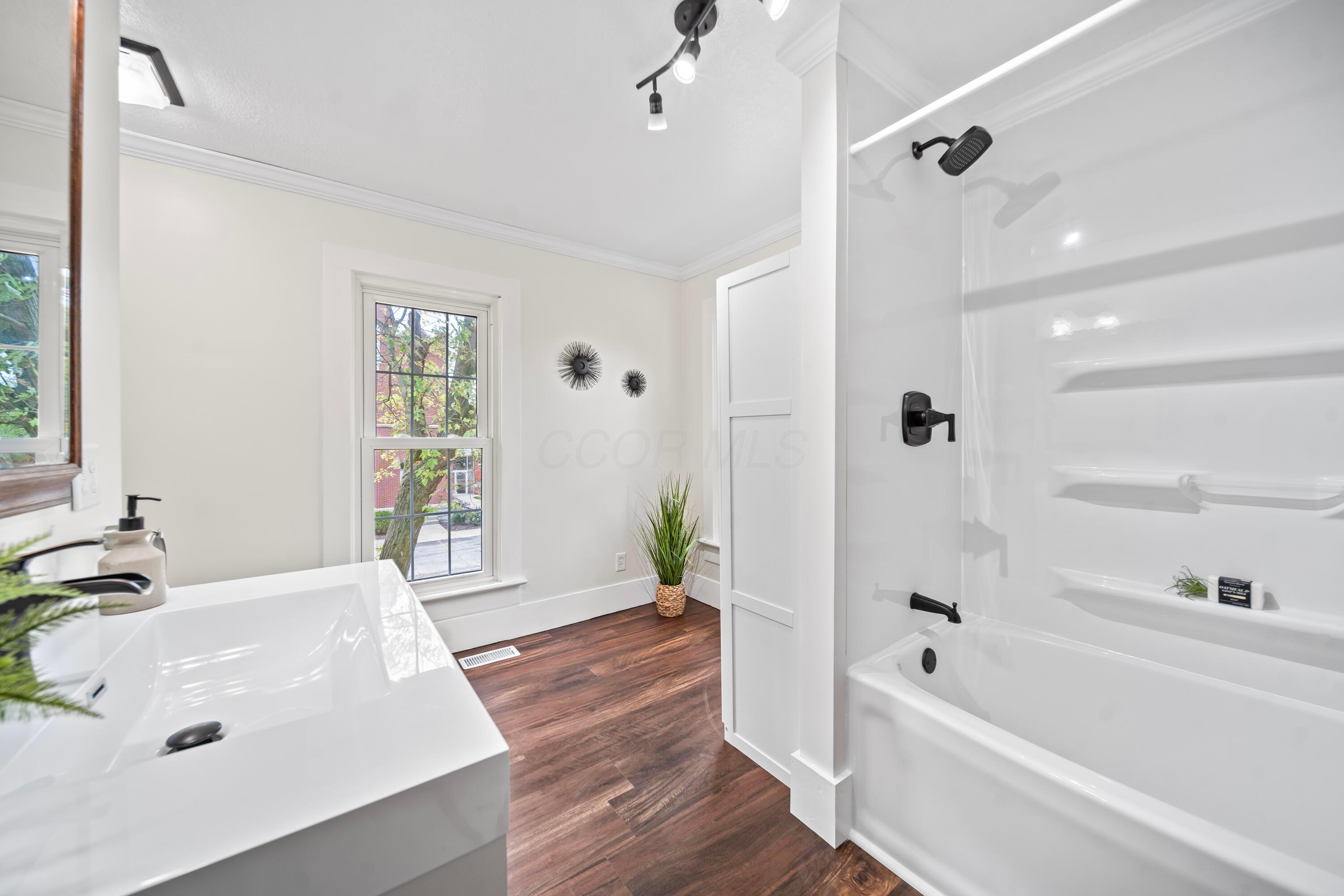 24 W Bomford Street