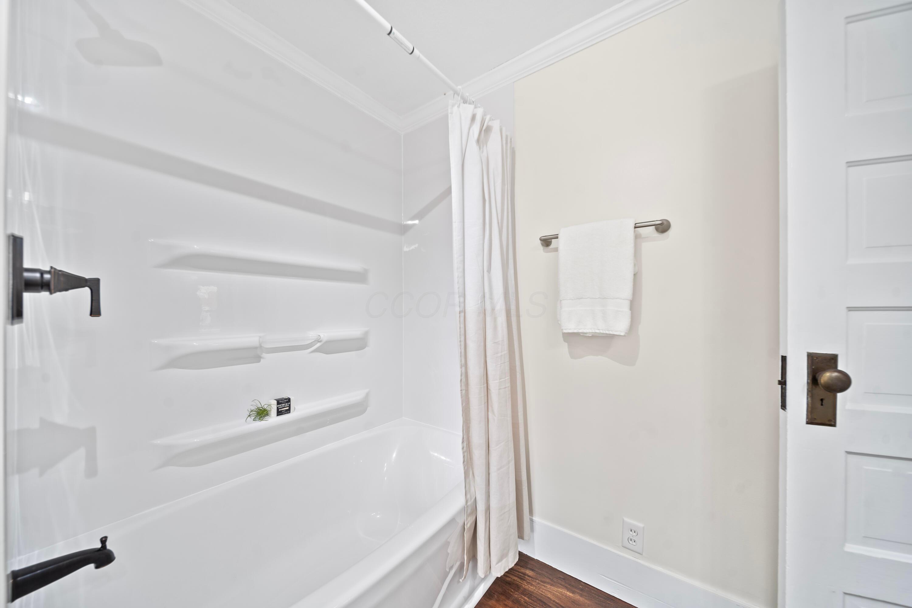 24 W Bomford Street