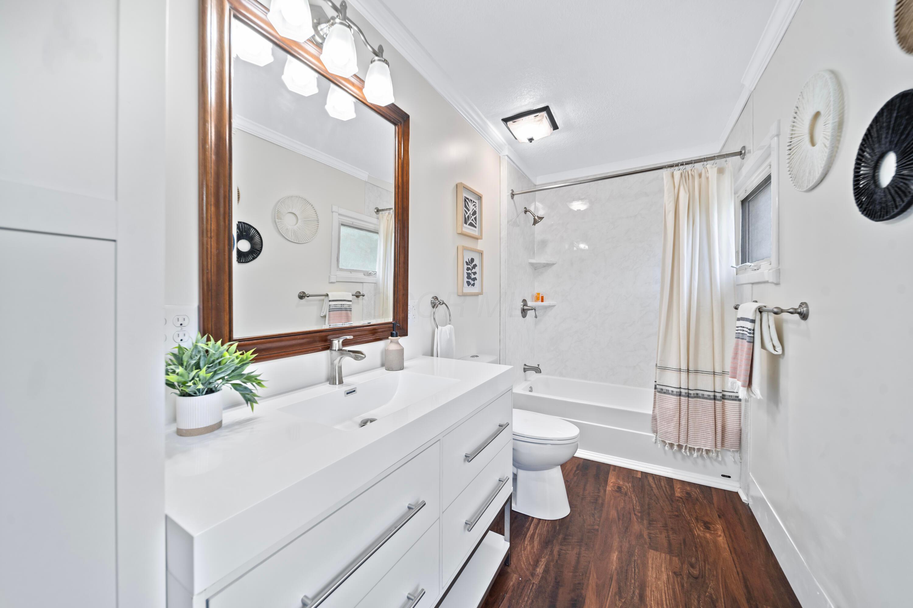 24 W Bomford Street