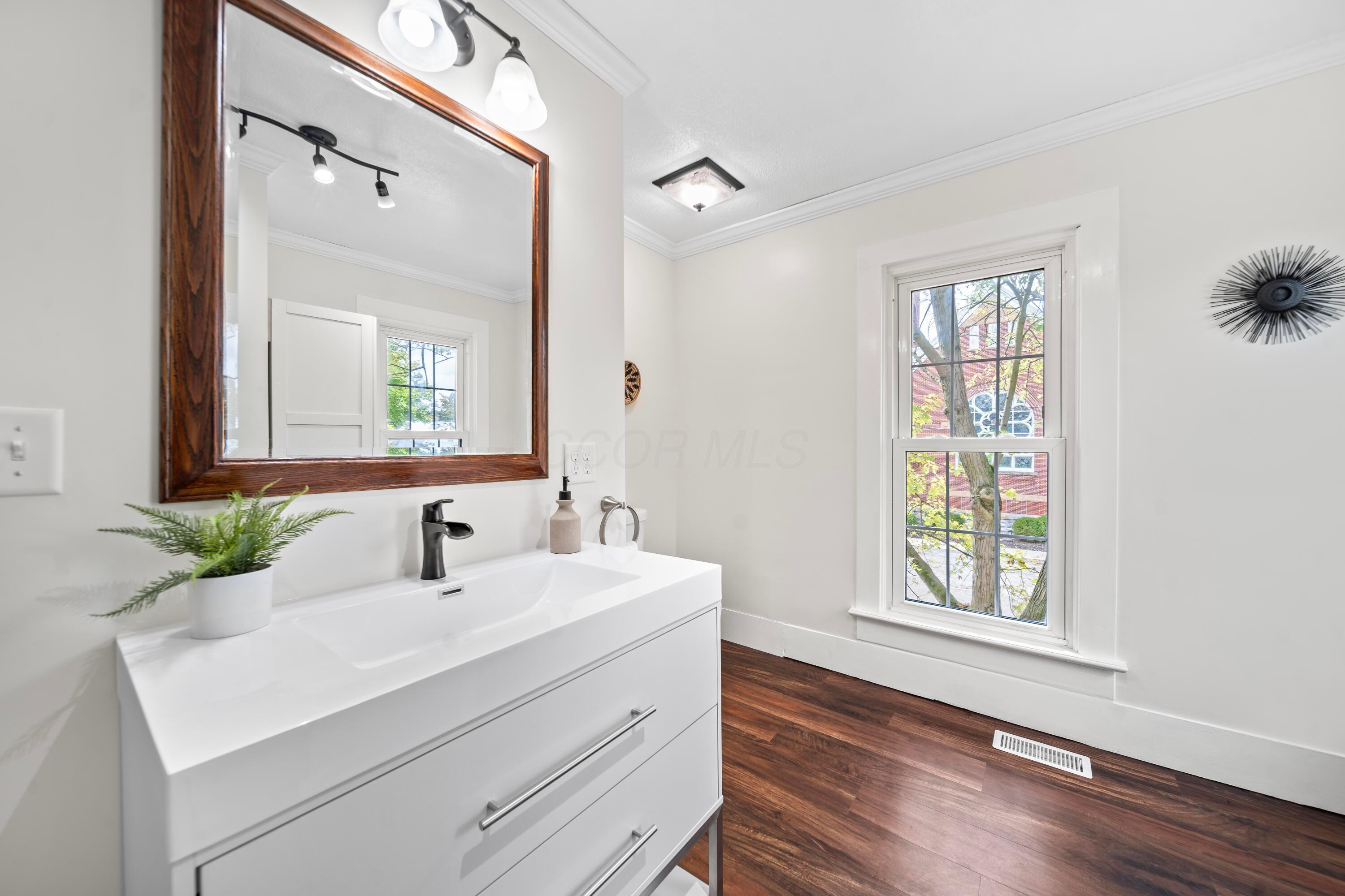 24 W Bomford Street