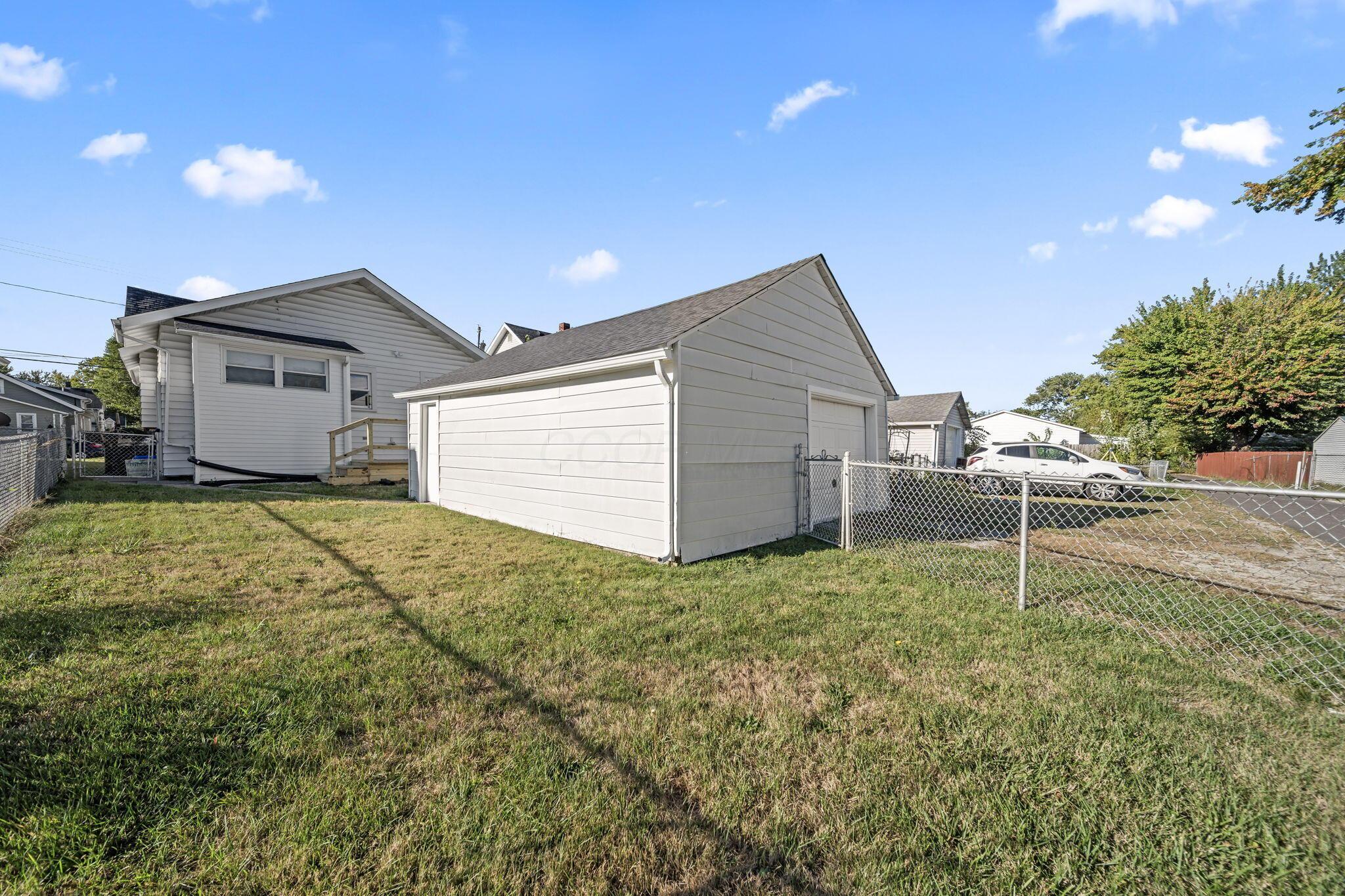 824 Oak Grove Avenue