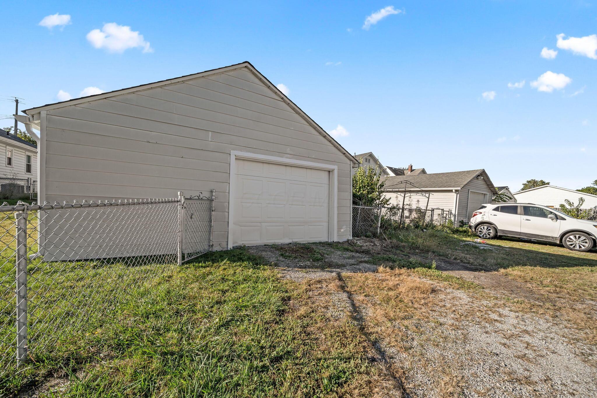 824 Oak Grove Avenue