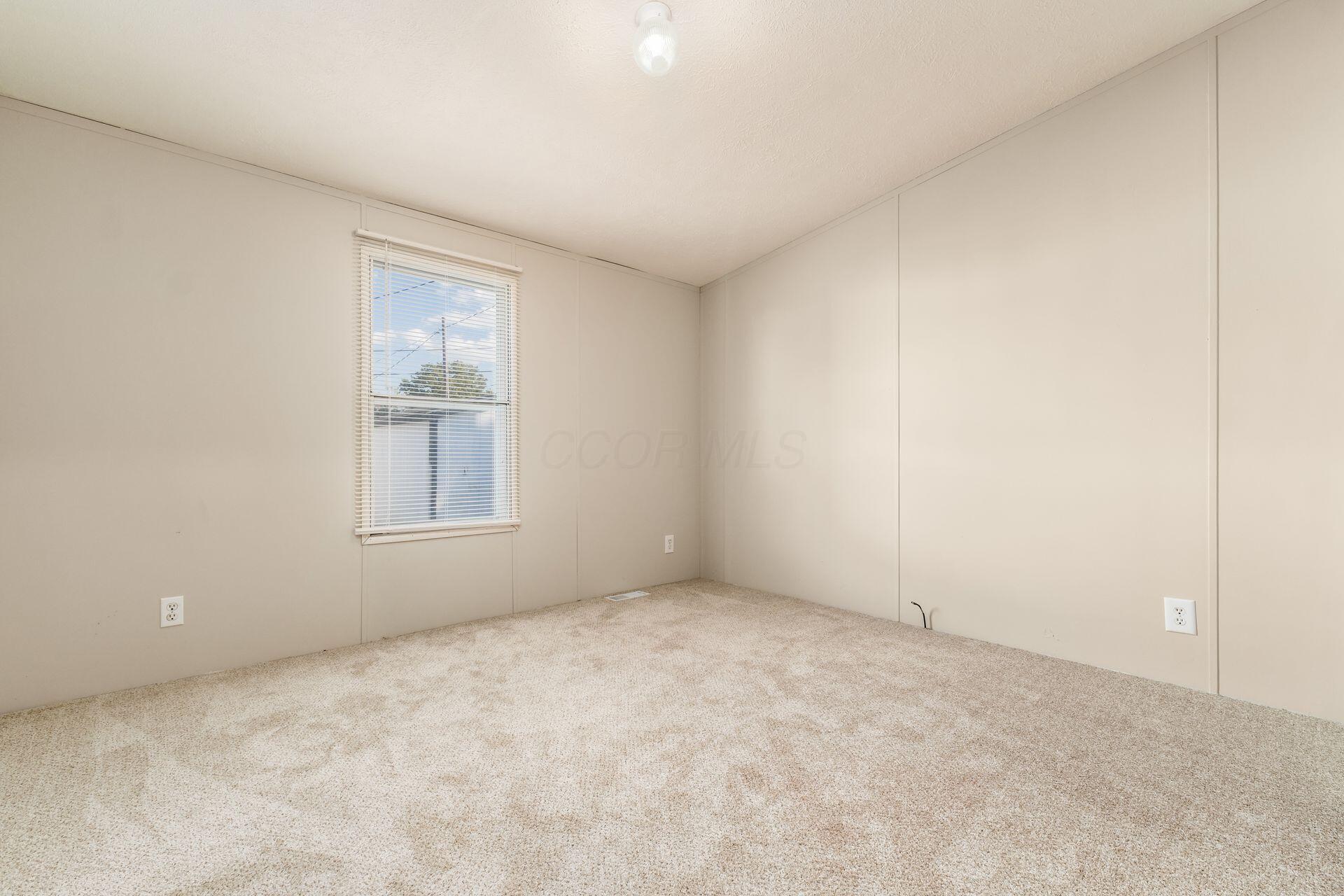 2185 Maureen Boulevard S