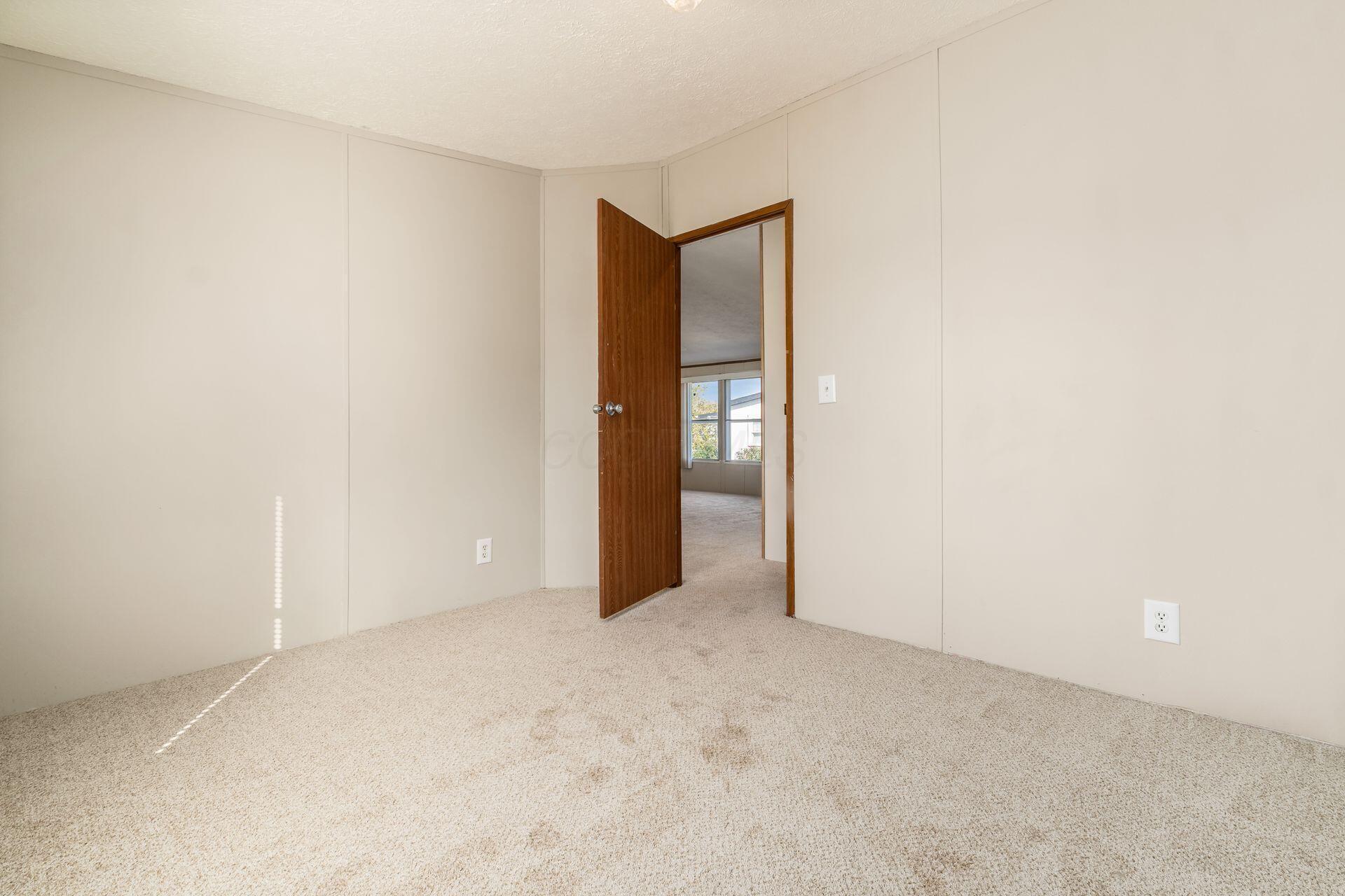 2185 Maureen Boulevard S