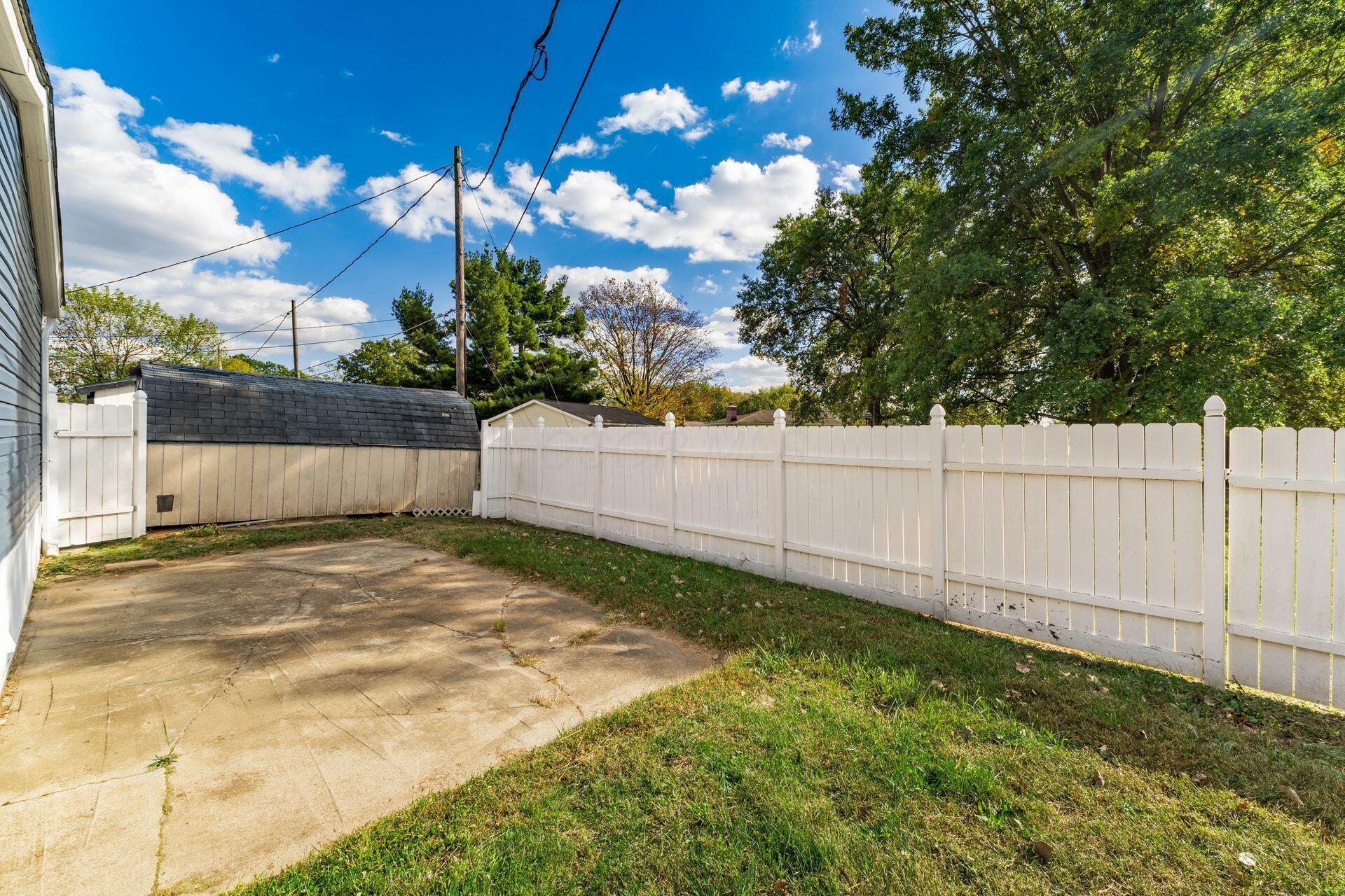 2185 Maureen Boulevard S