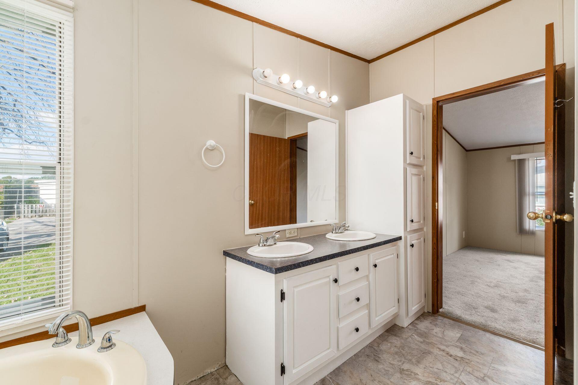 2185 Maureen Boulevard S