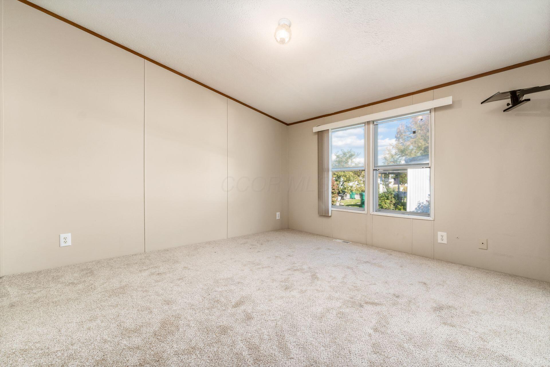 2185 Maureen Boulevard S