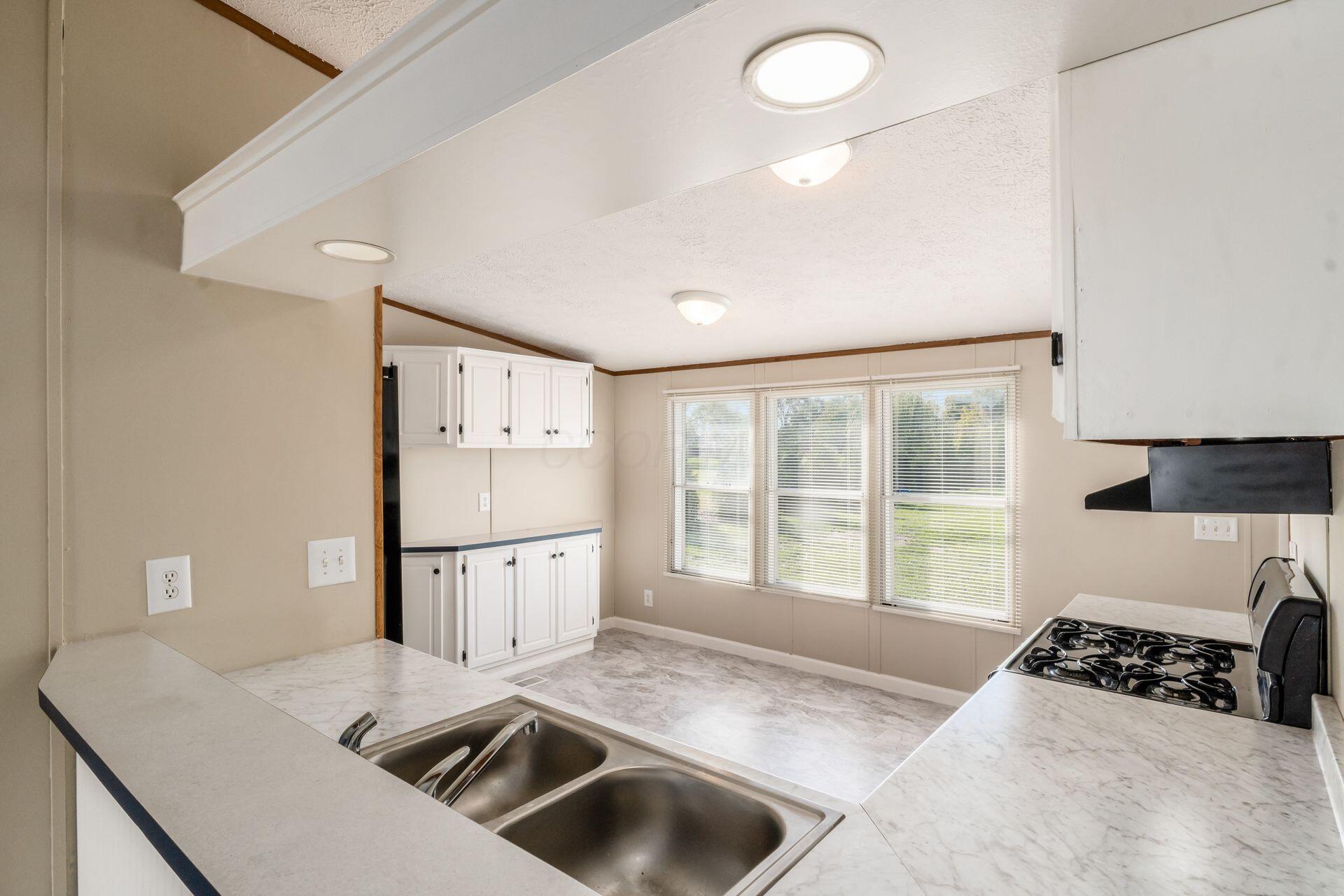 2185 Maureen Boulevard S