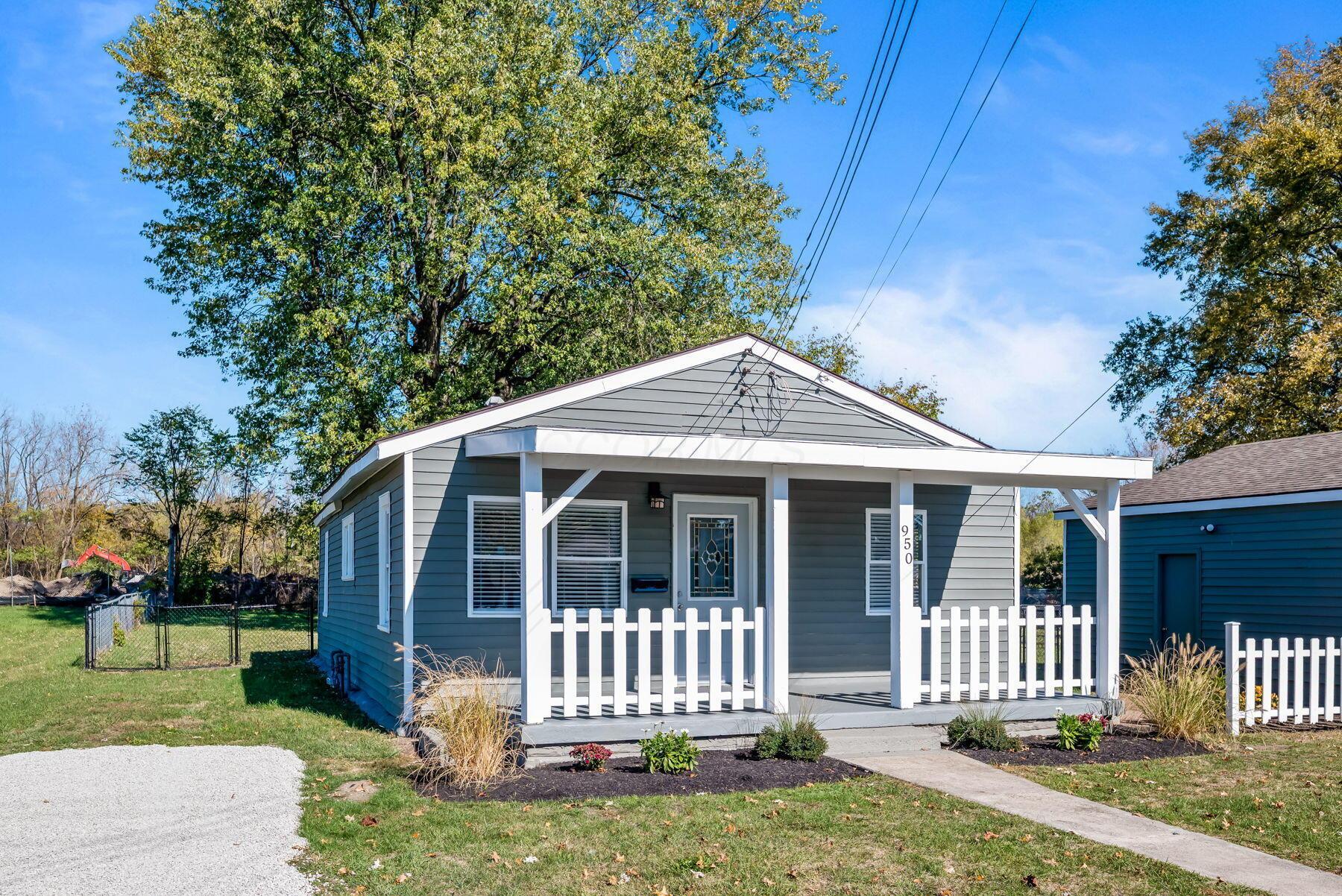 950 Oak Grove Avenue