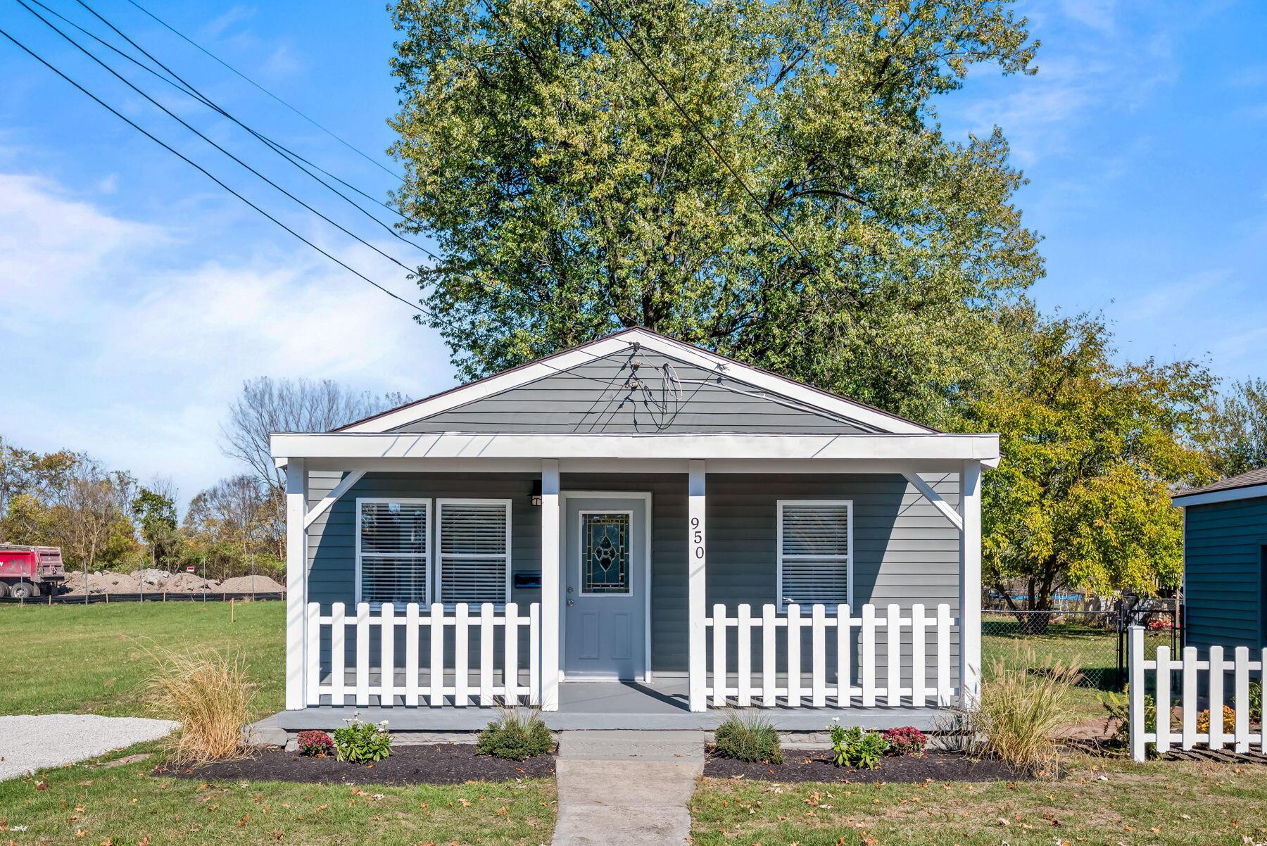 950 Oak Grove Avenue