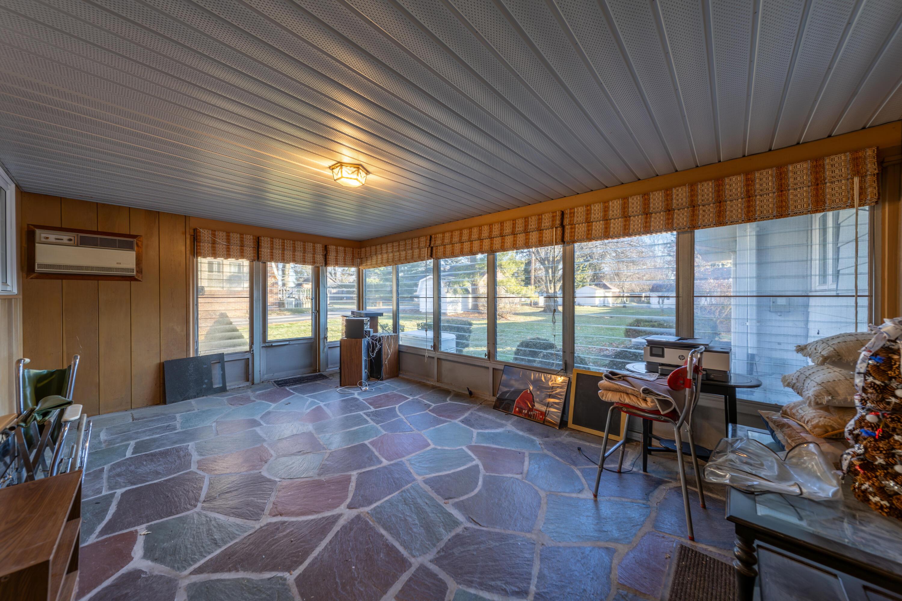 654 Vernon Heights Boulevard