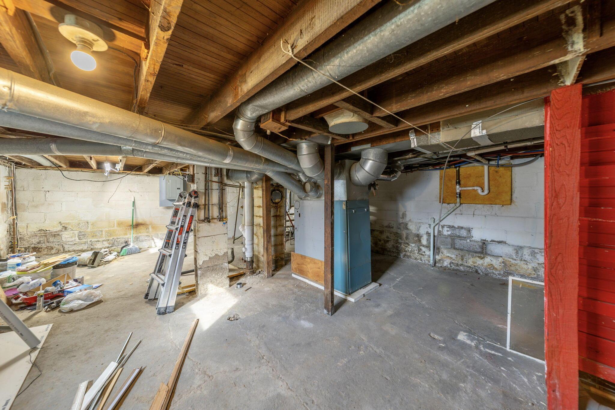 1025 Congress Street