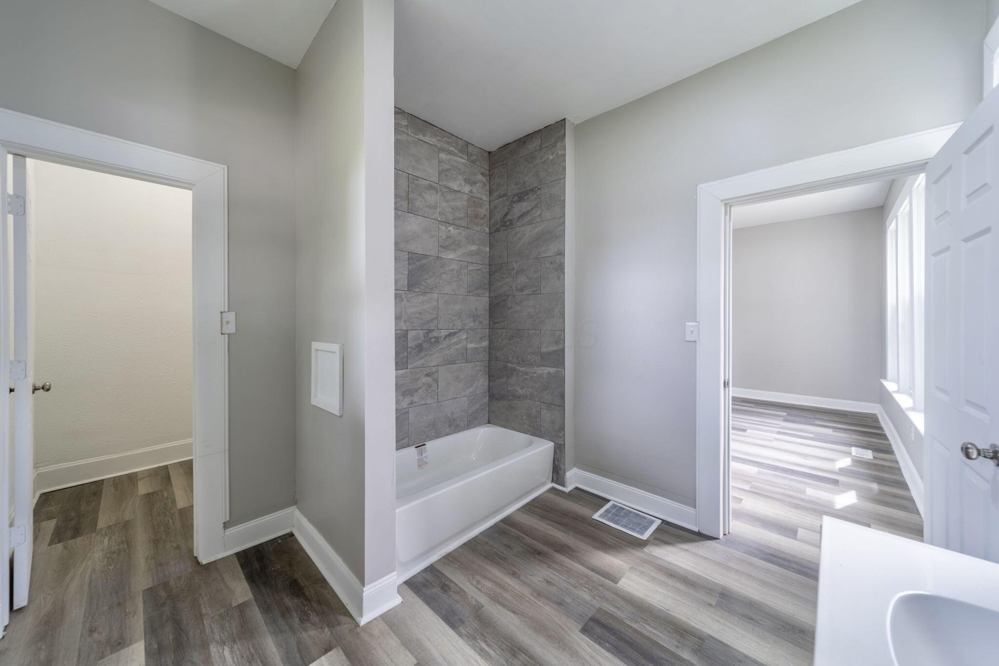 435 N Main, 437