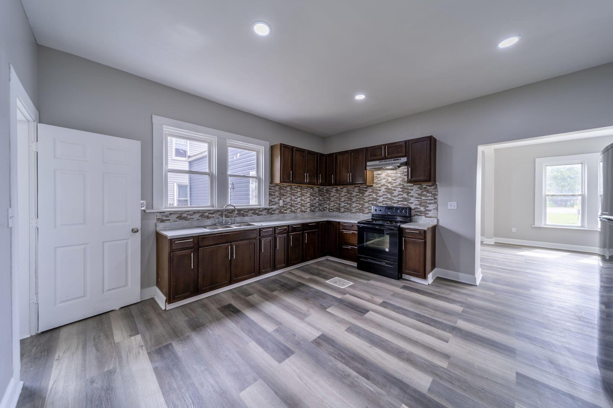 435 N Main, 437