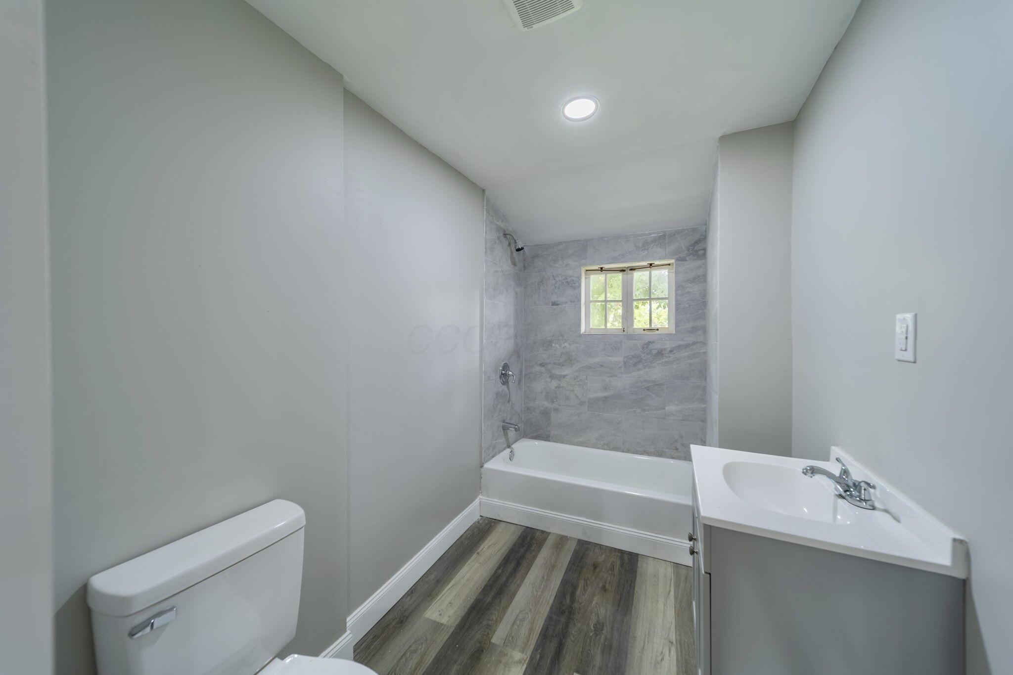435 N Main, 437