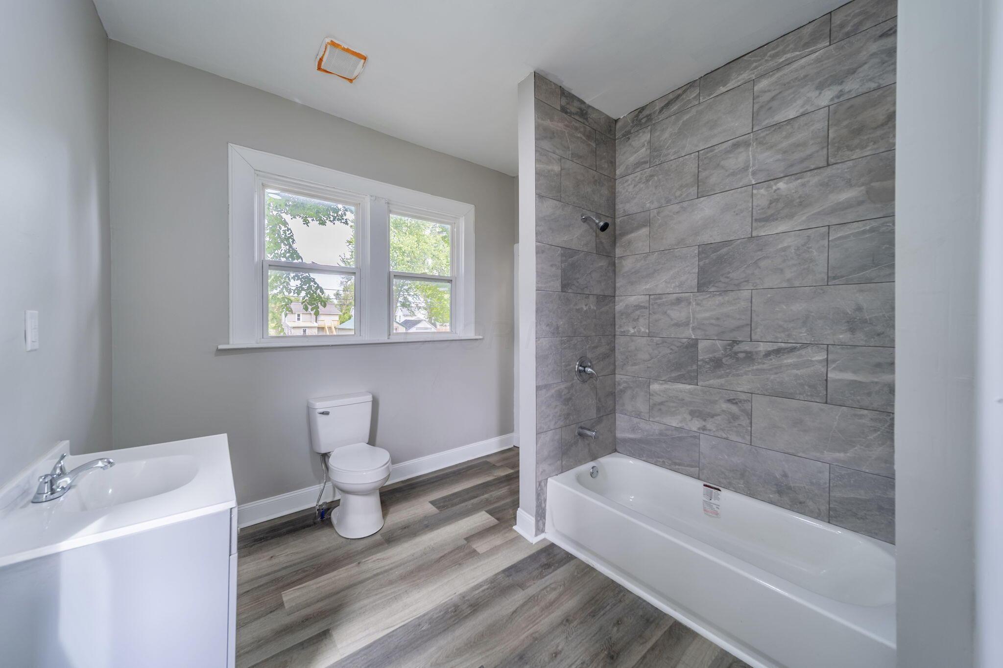 435 N Main, 437