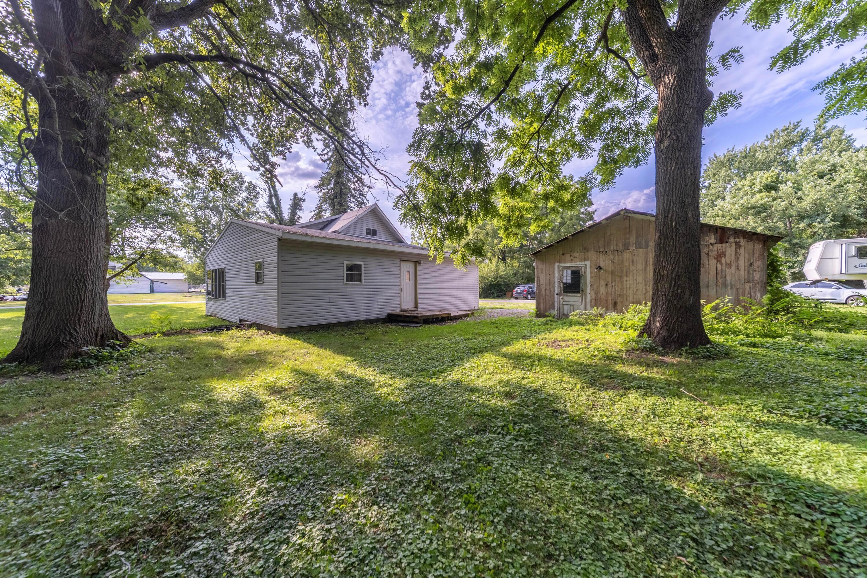 512 N Grand Avenue