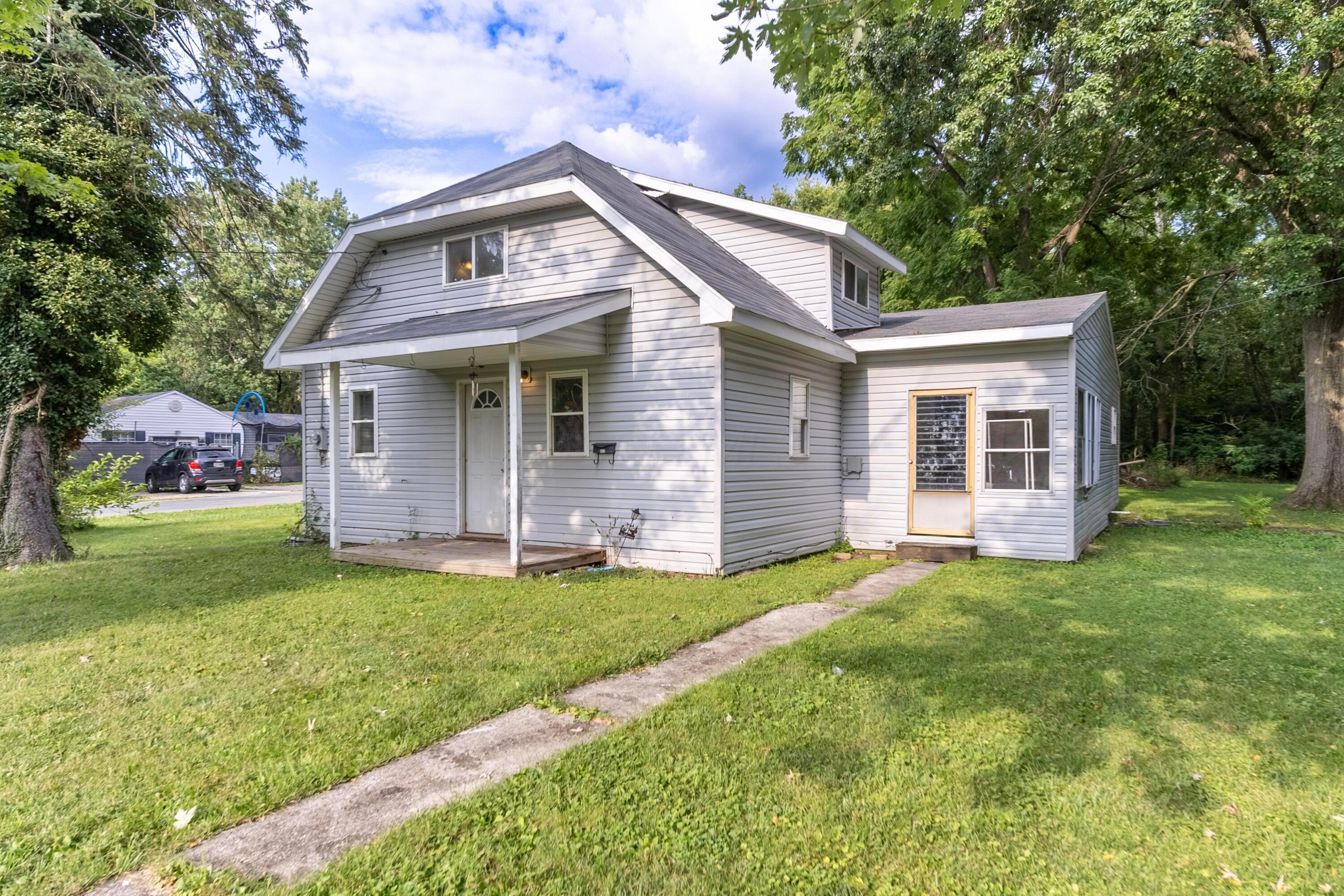 512 N Grand Avenue