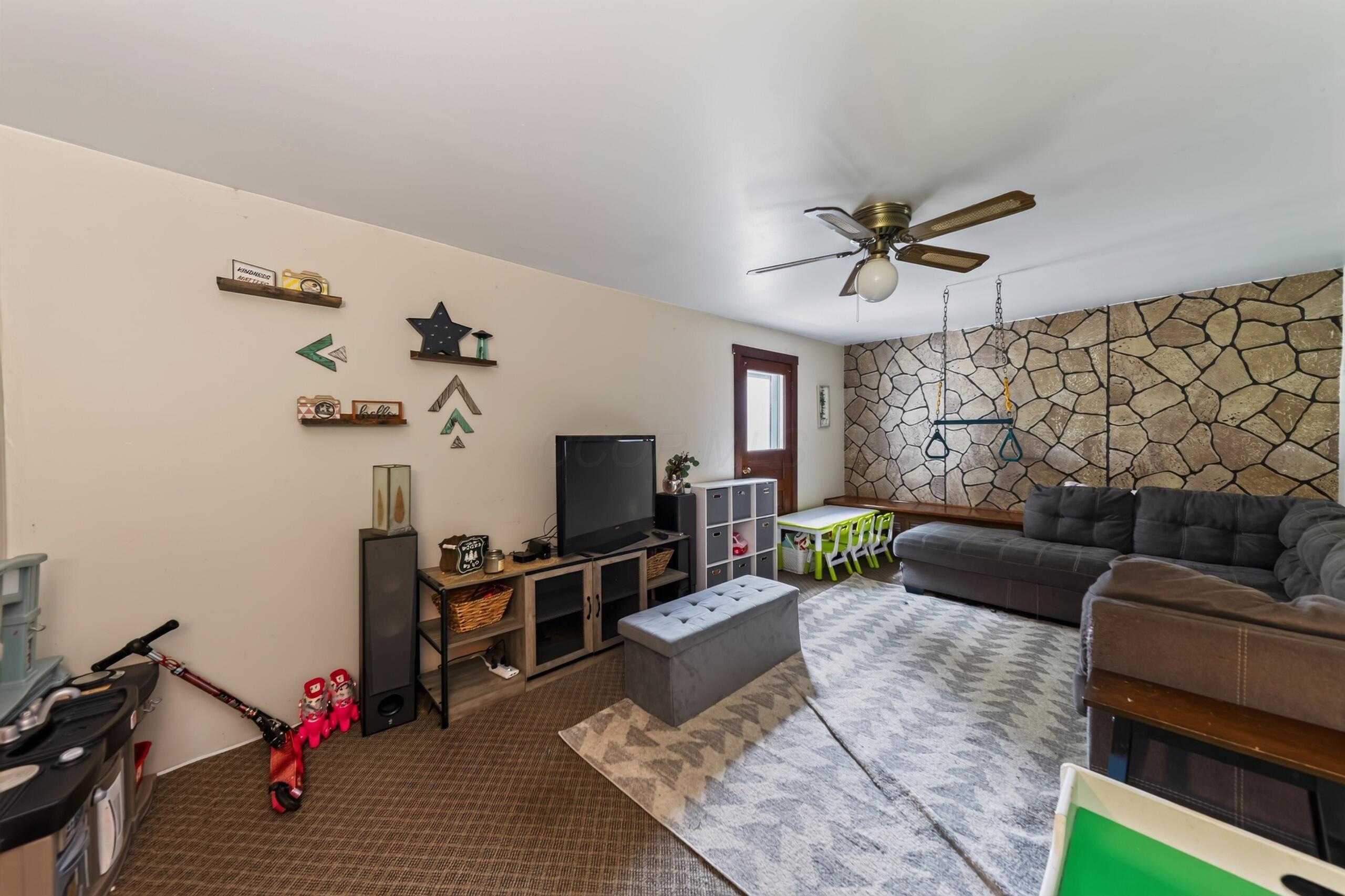 843 Prospect Mount Vernon Road W