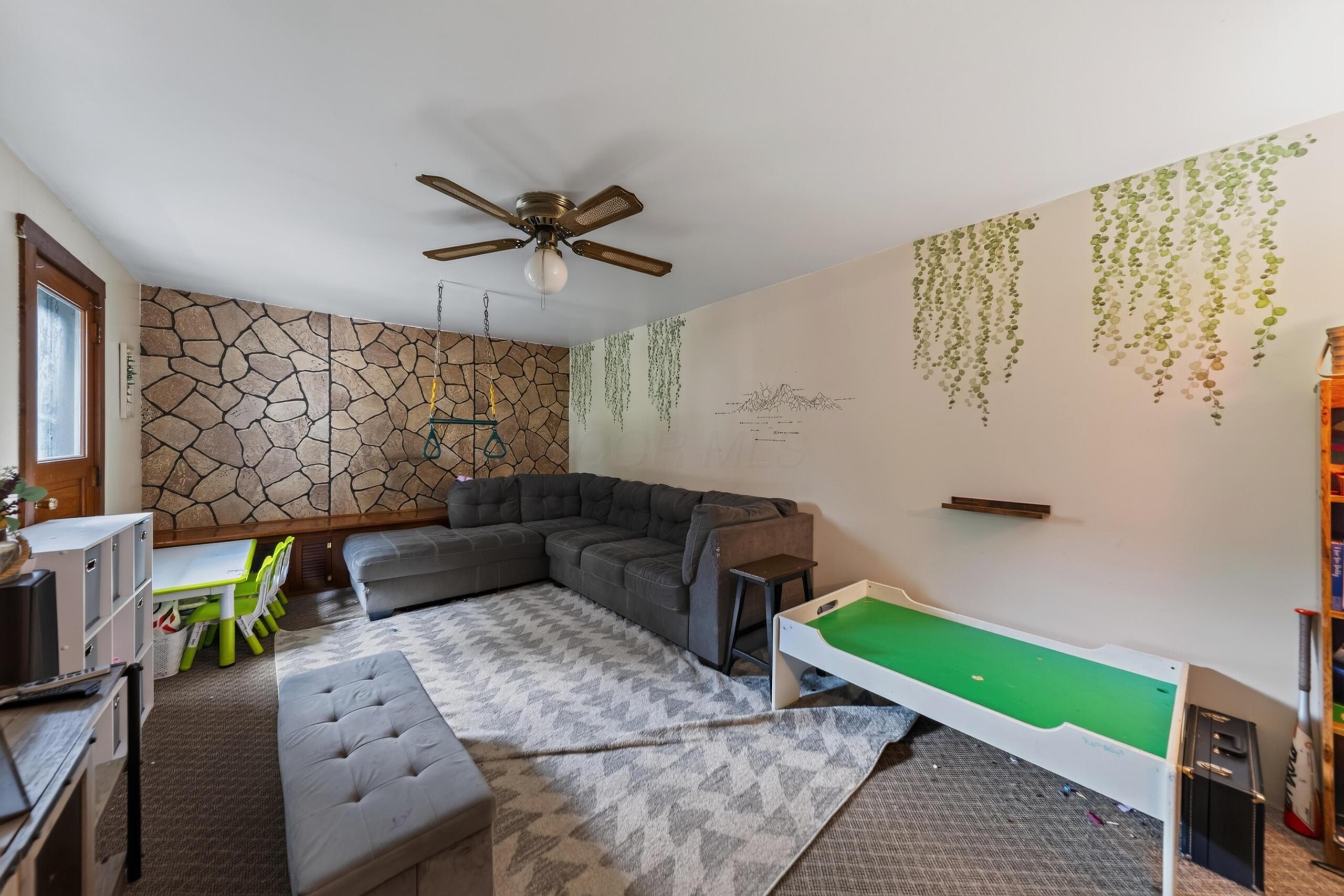 843 Prospect Mount Vernon Road W
