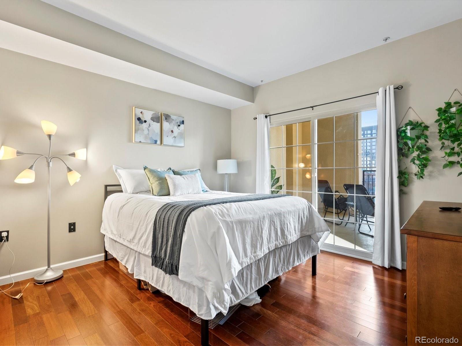 975 N Lincoln Street Unit: 4F