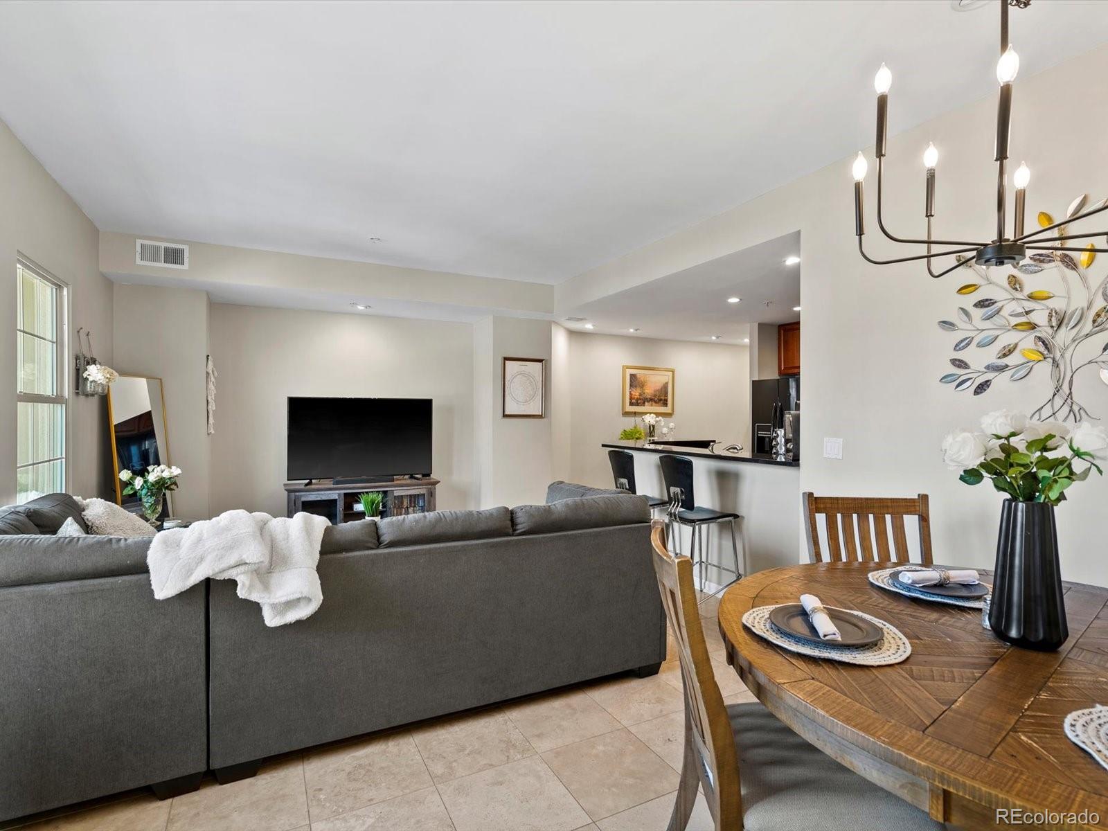 975 N Lincoln Street Unit: 4F